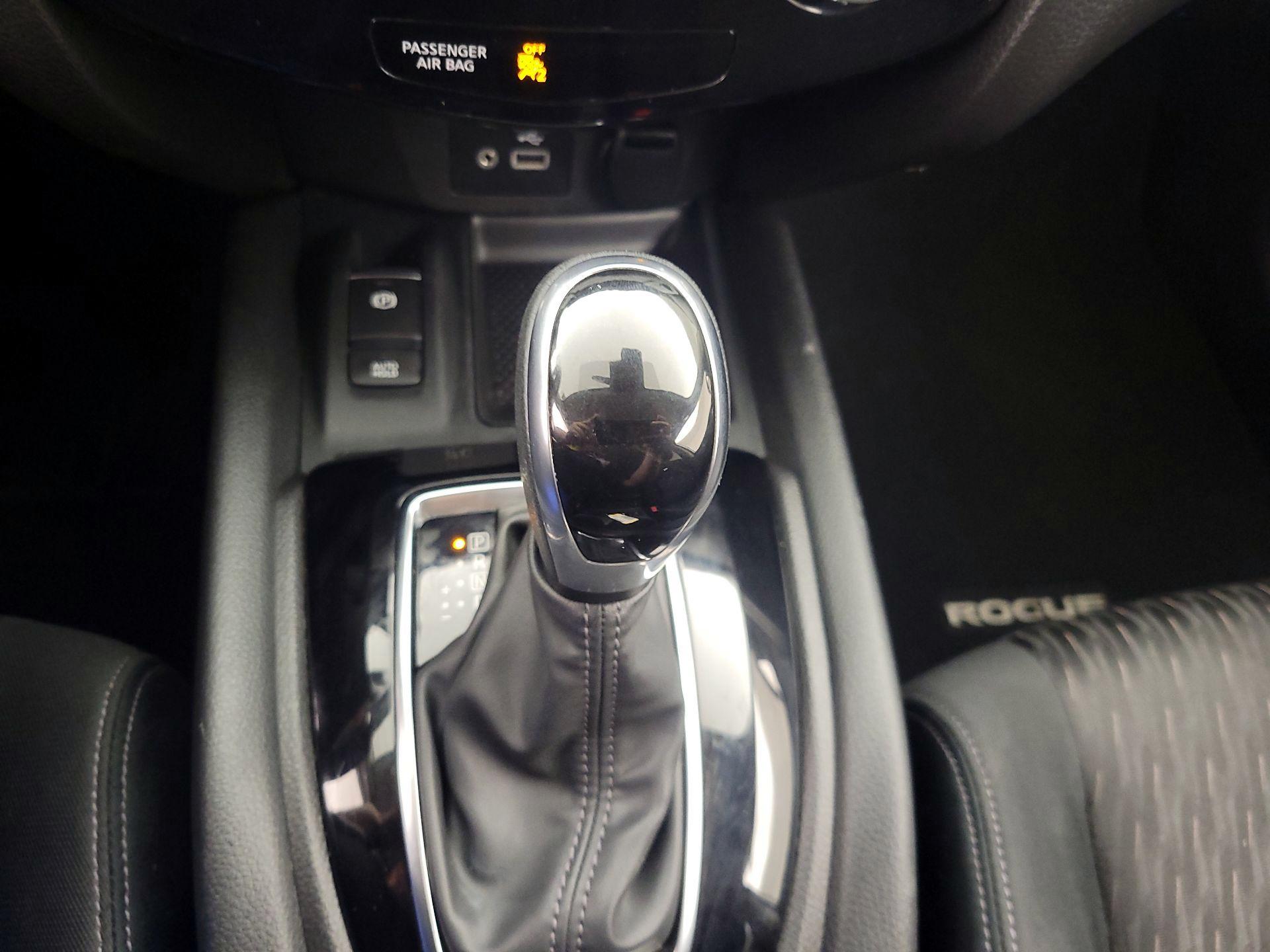 Thumbnail: 2020 Nissan Rogue - 18
