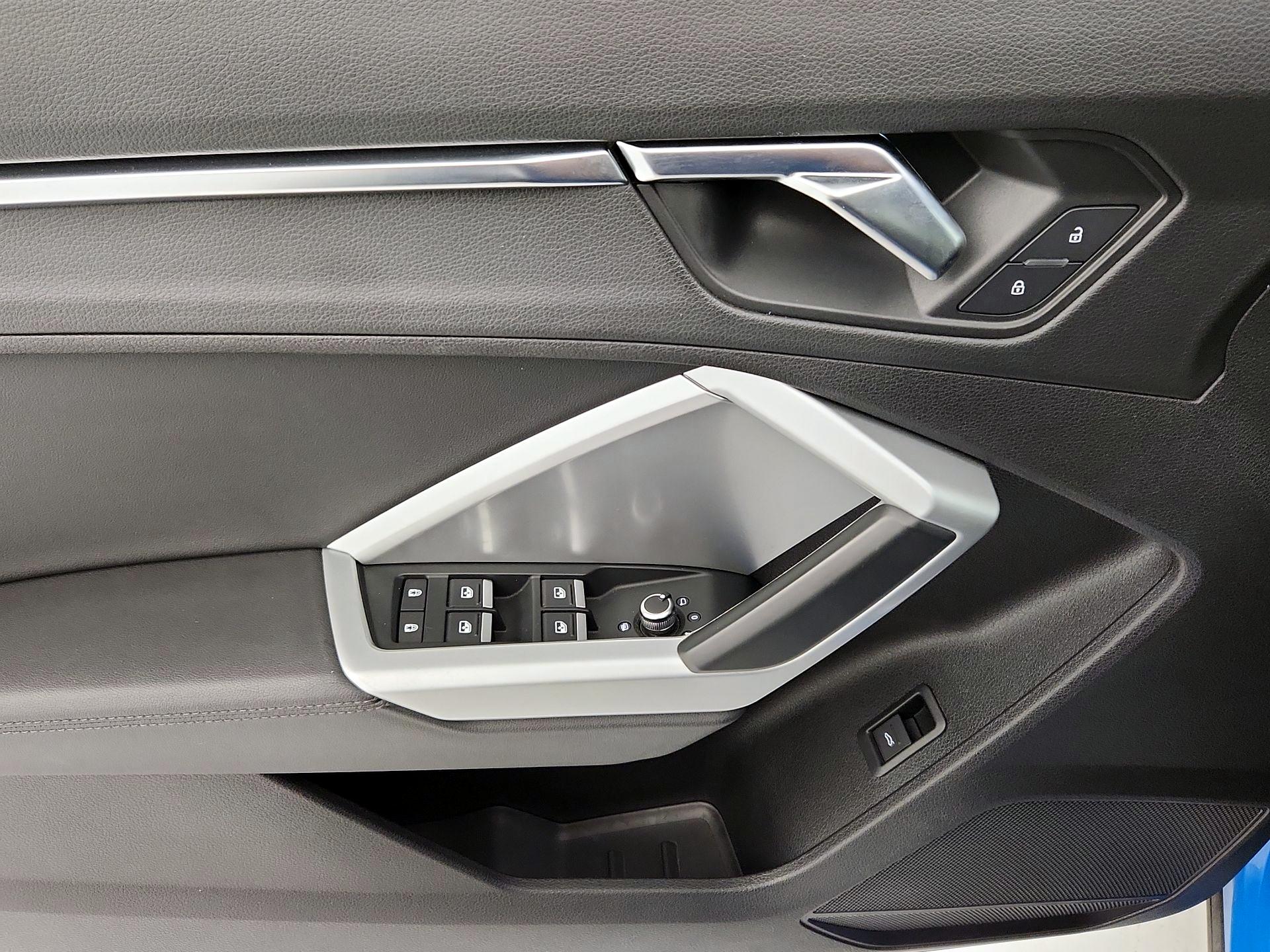 Thumbnail: 2020 Audi Q3 - 12