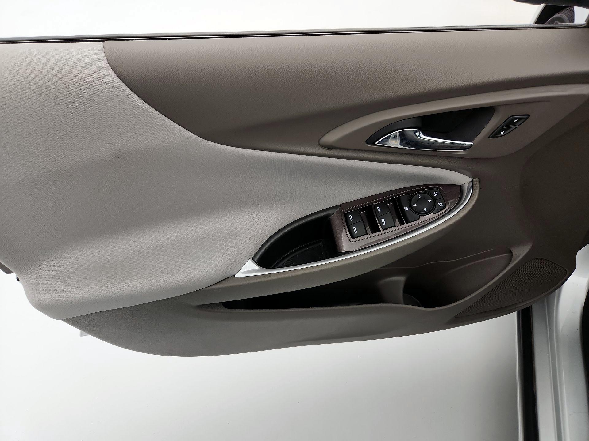 Thumbnail: 2021 Chevrolet Malibu - 12