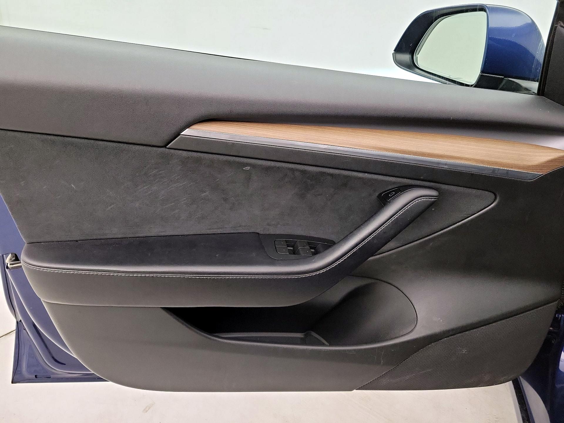 Thumbnail: 2022 Tesla Model 3 - 12