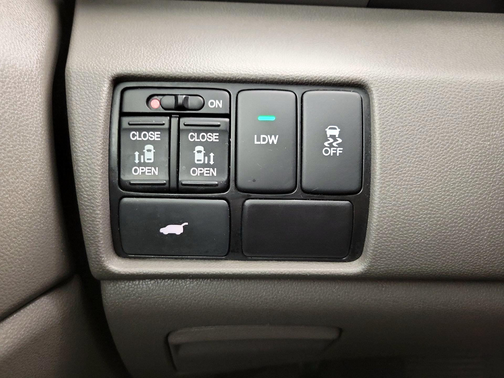 Thumbnail: 2017 Honda Odyssey - 13