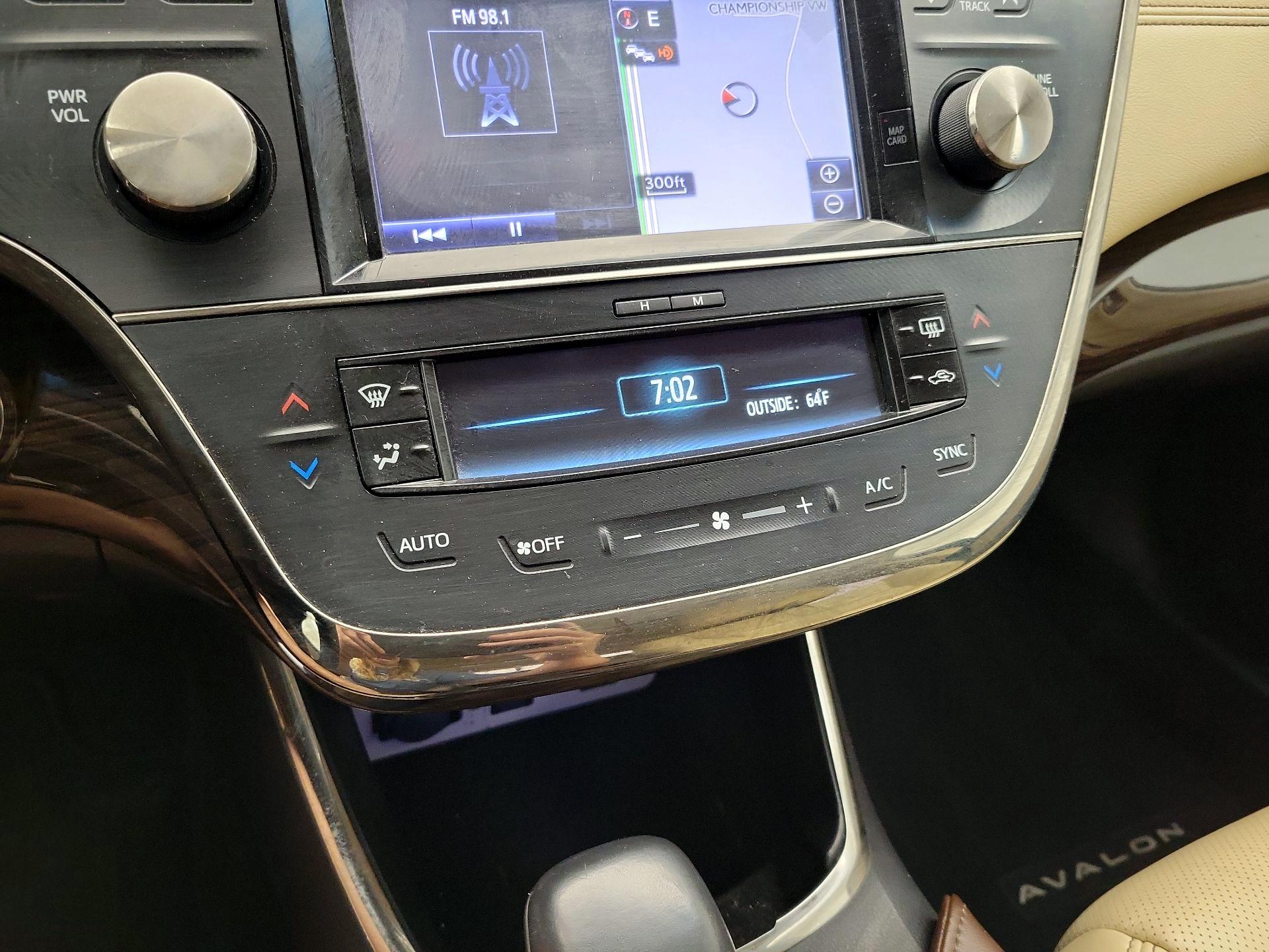 Thumbnail: 2015 Toyota Avalon - 17