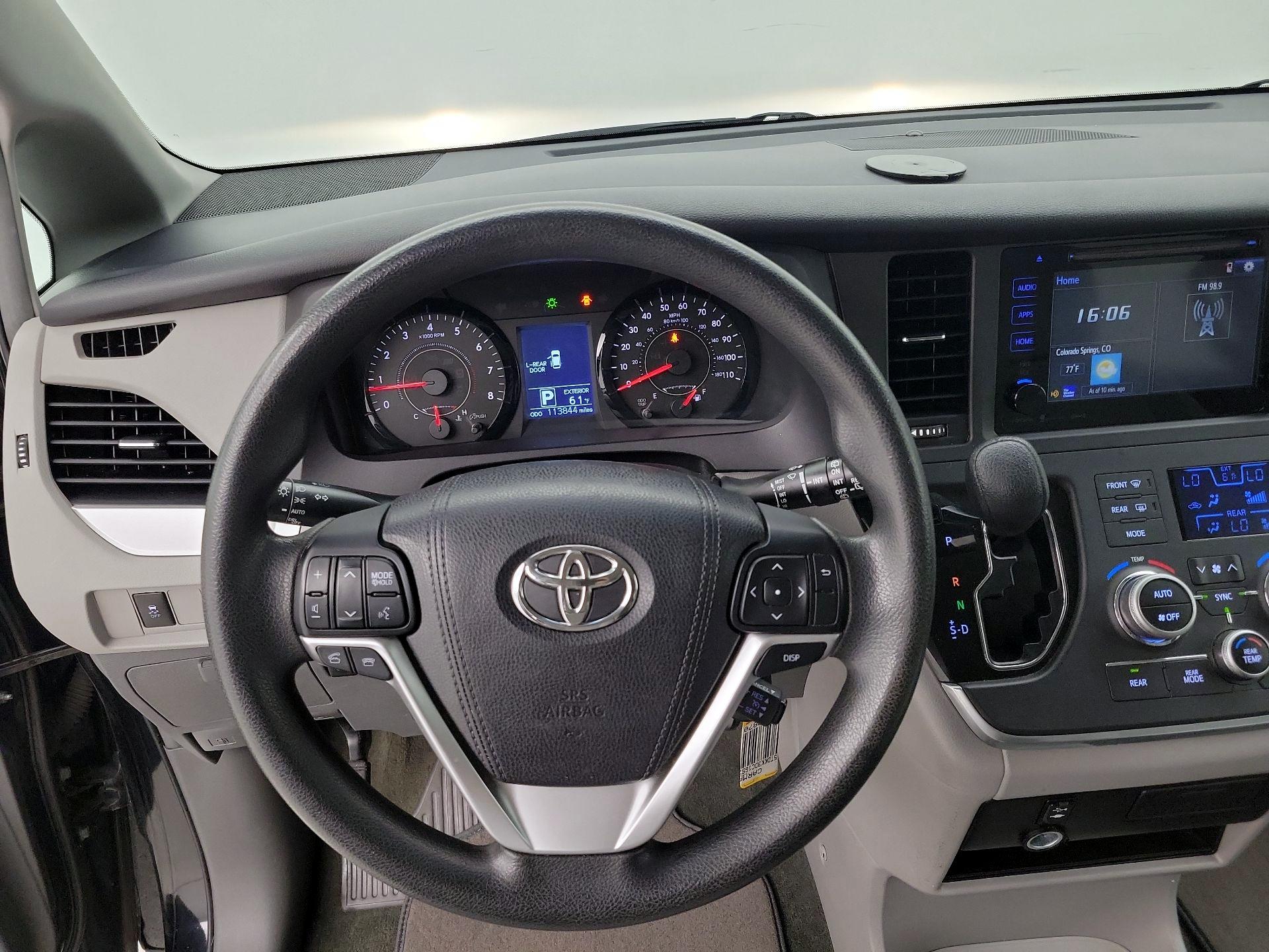 Thumbnail: 2016 Toyota Sienna - 10