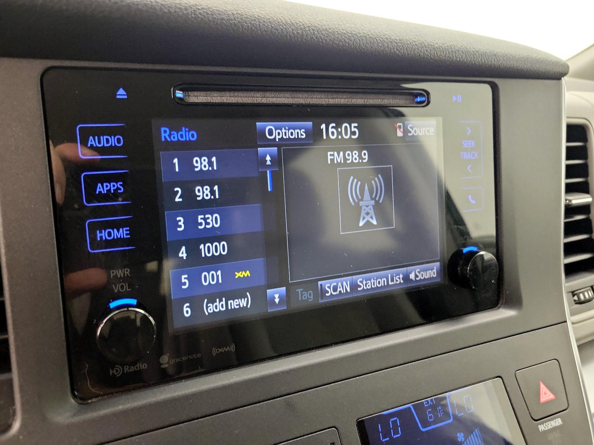 Thumbnail: 2016 Toyota Sienna - 15