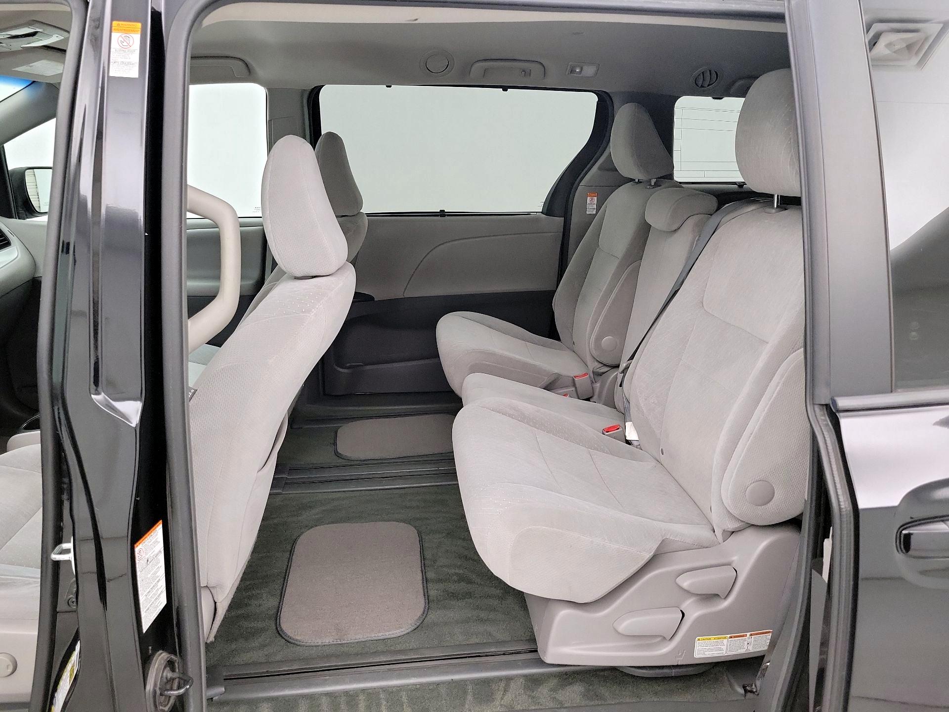 Thumbnail: 2016 Toyota Sienna - 19
