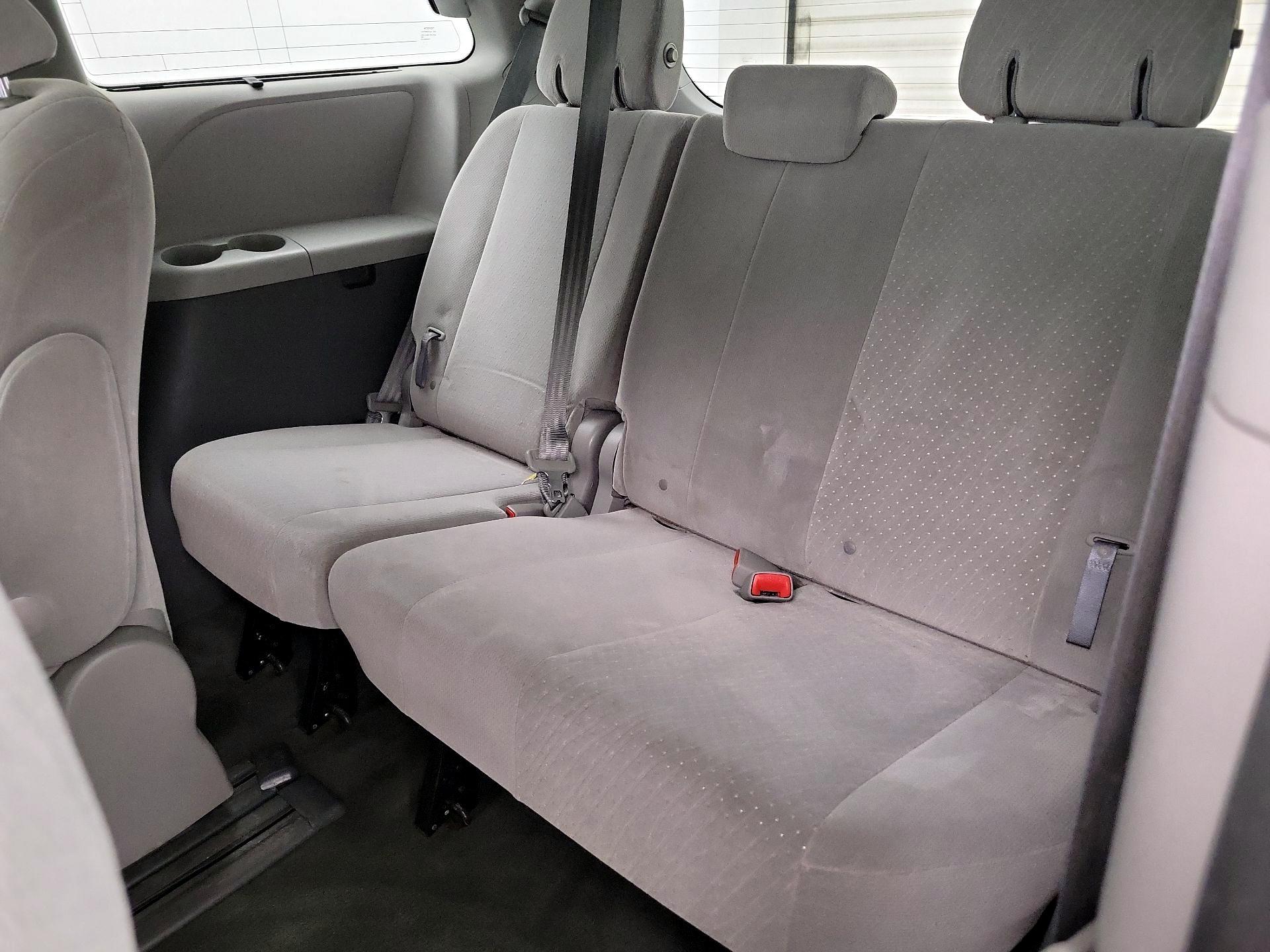 Thumbnail: 2016 Toyota Sienna - 20