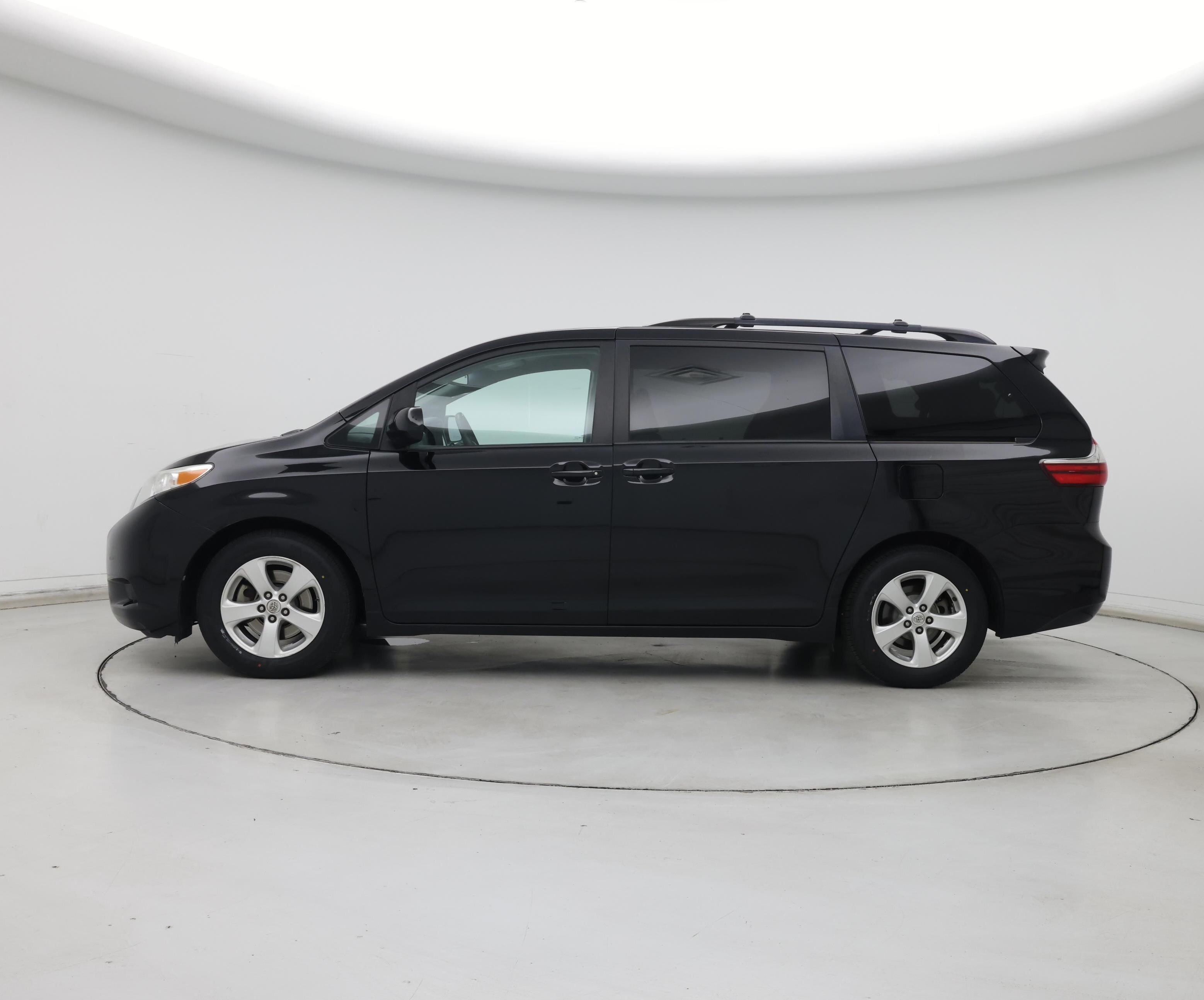 Thumbnail: 2016 Toyota Sienna - 3