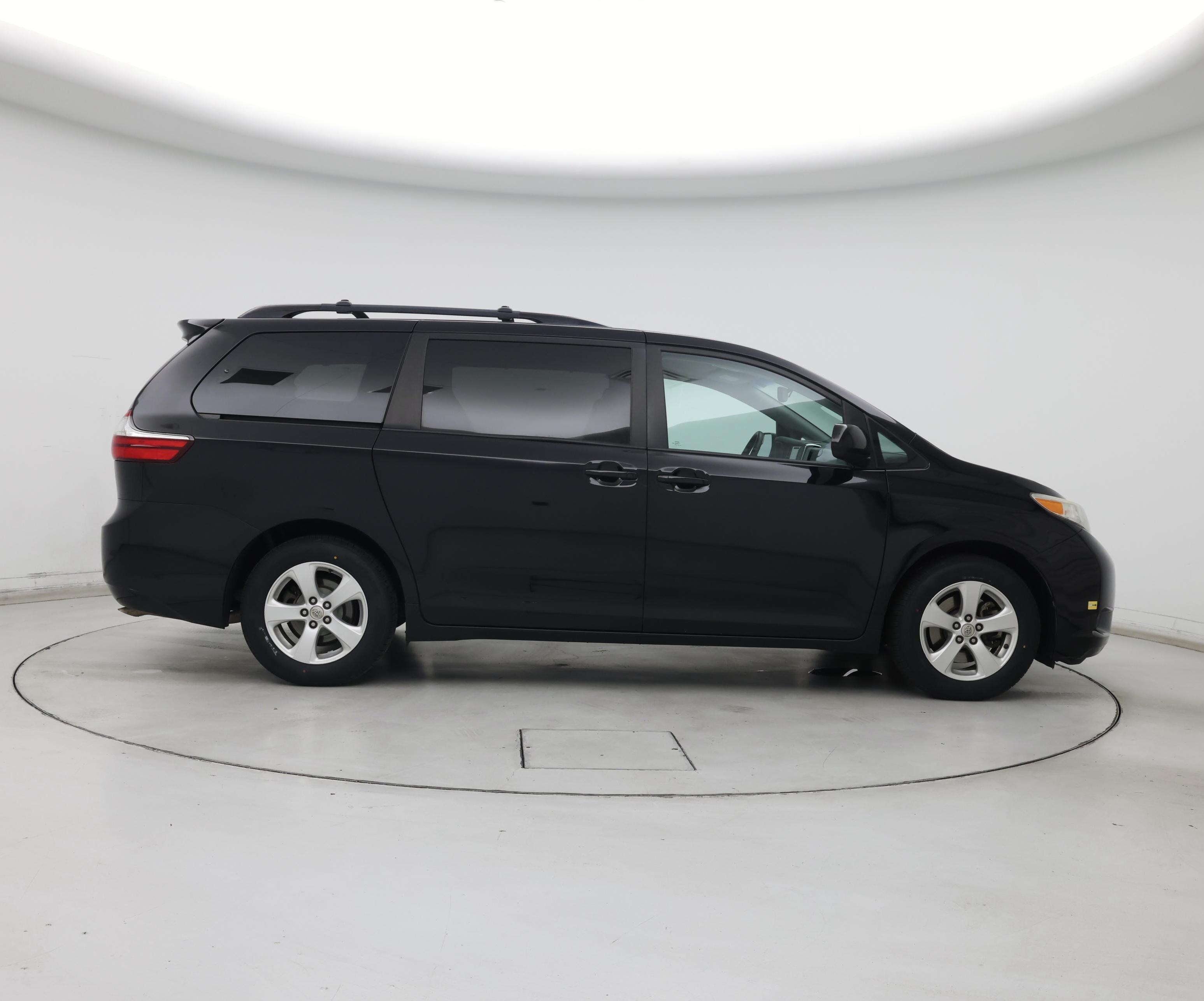 Thumbnail: 2016 Toyota Sienna - 7