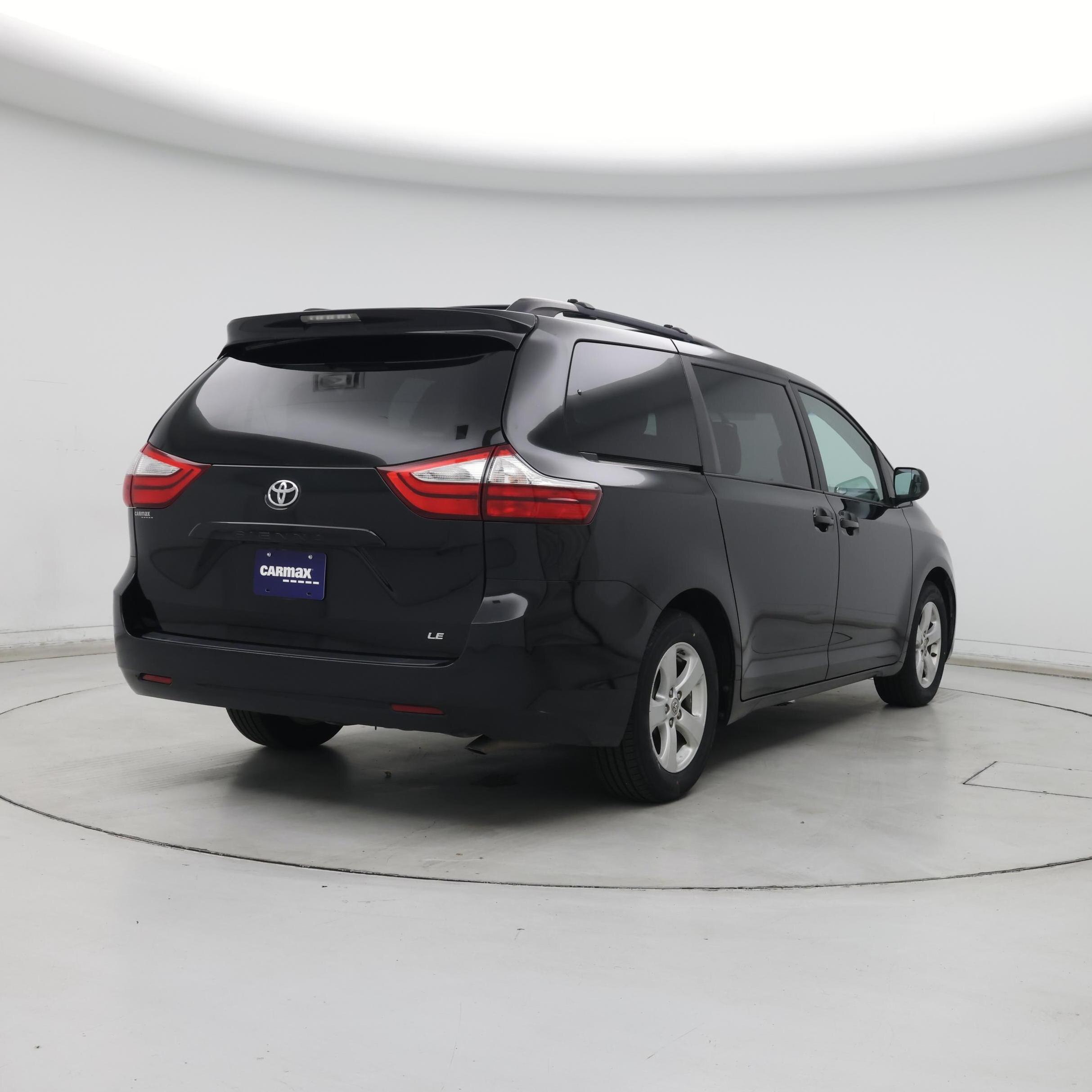 Thumbnail: 2016 Toyota Sienna - 8