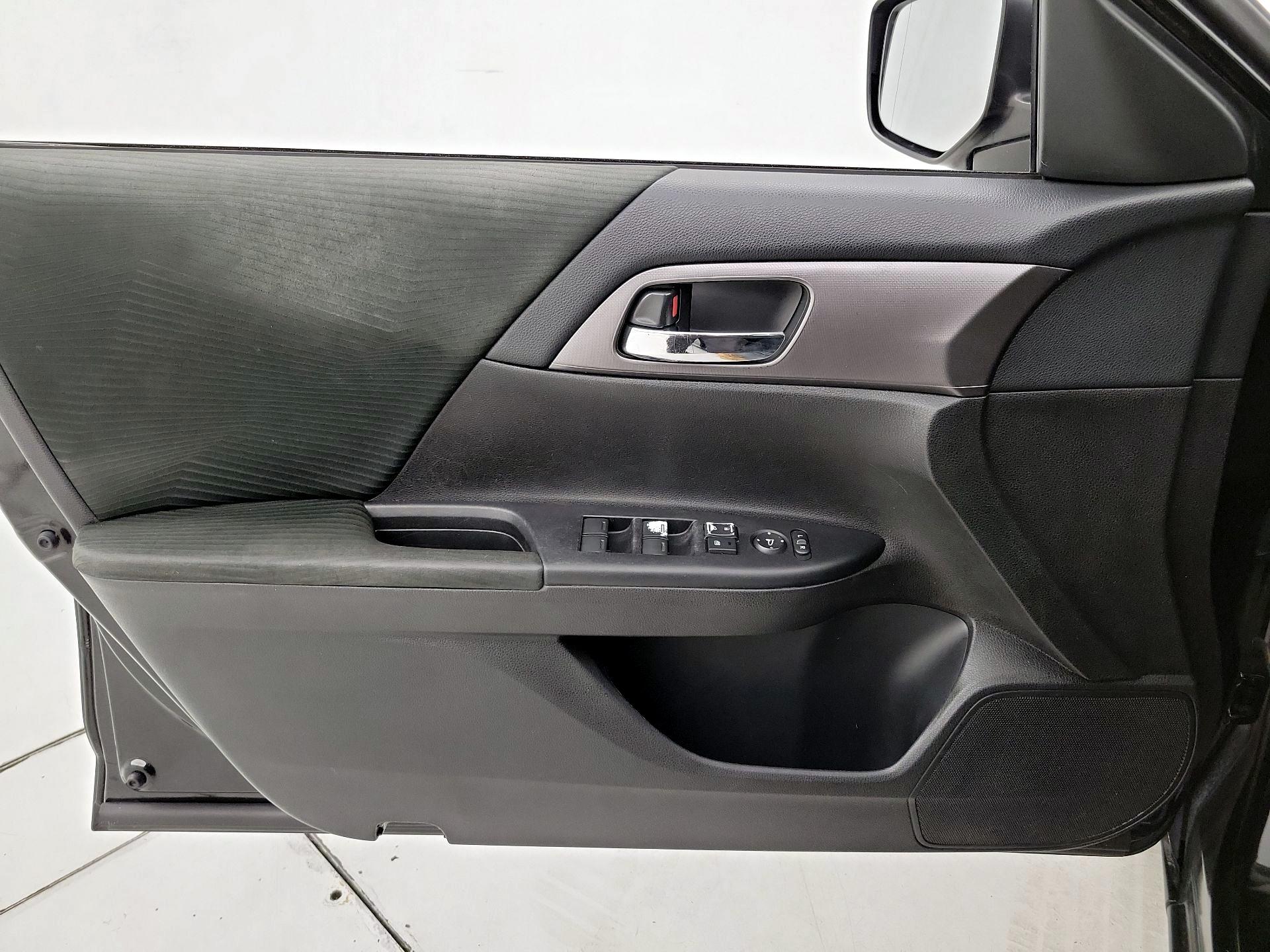 Thumbnail: 2015 Honda Accord - 12