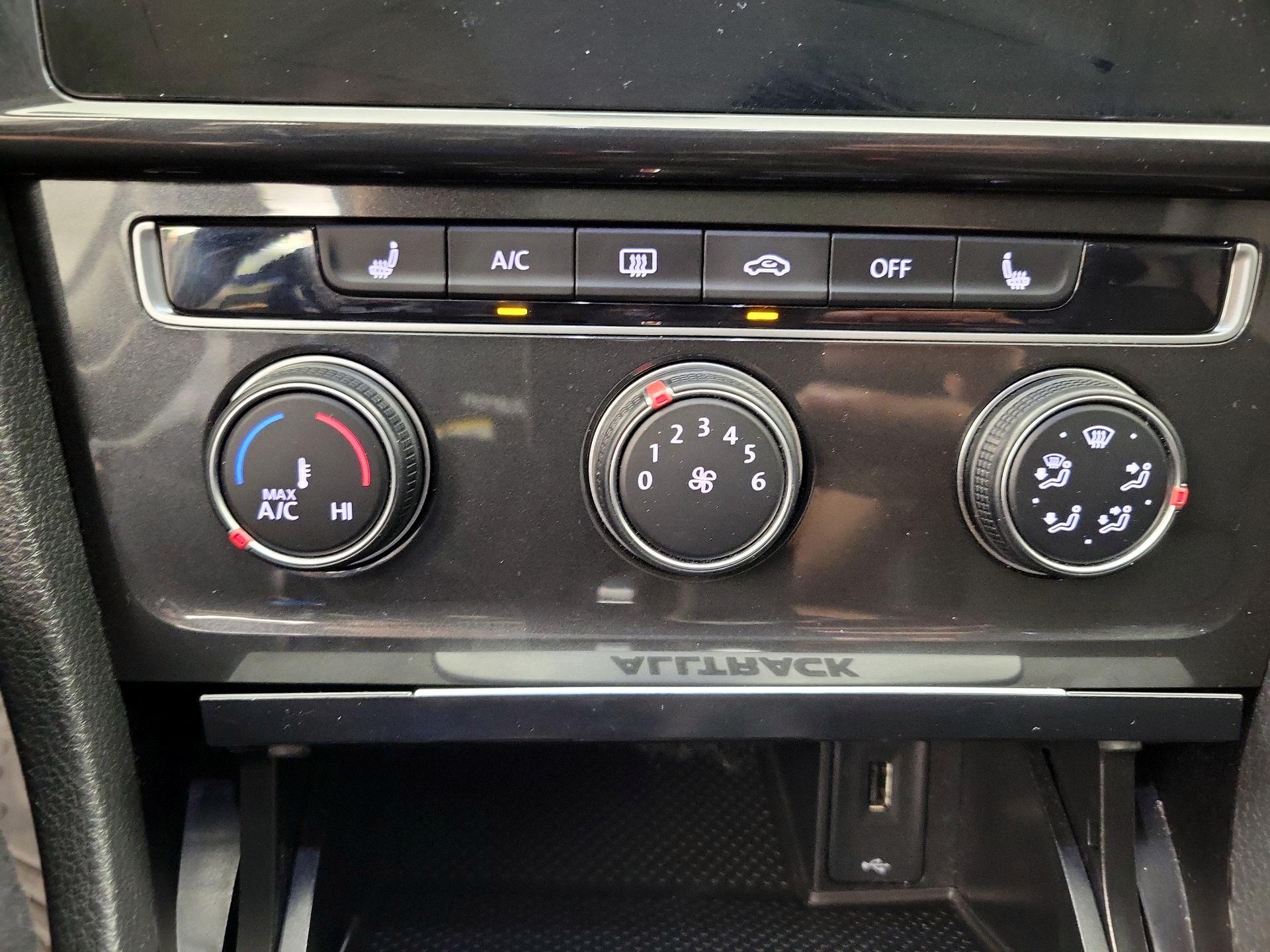 Thumbnail: 2019 Volkswagen Golf - 16