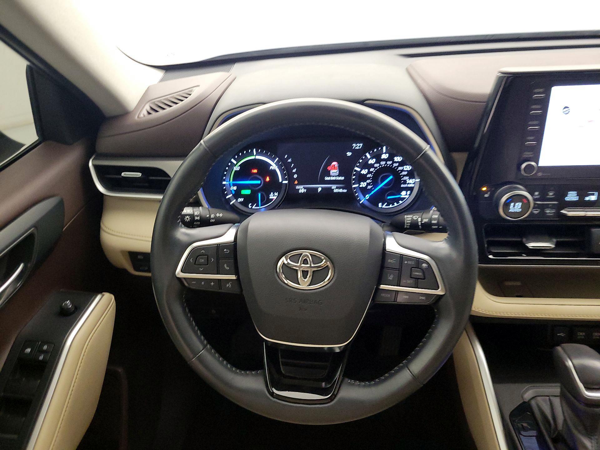 Thumbnail: 2021 Toyota Highlander - 10