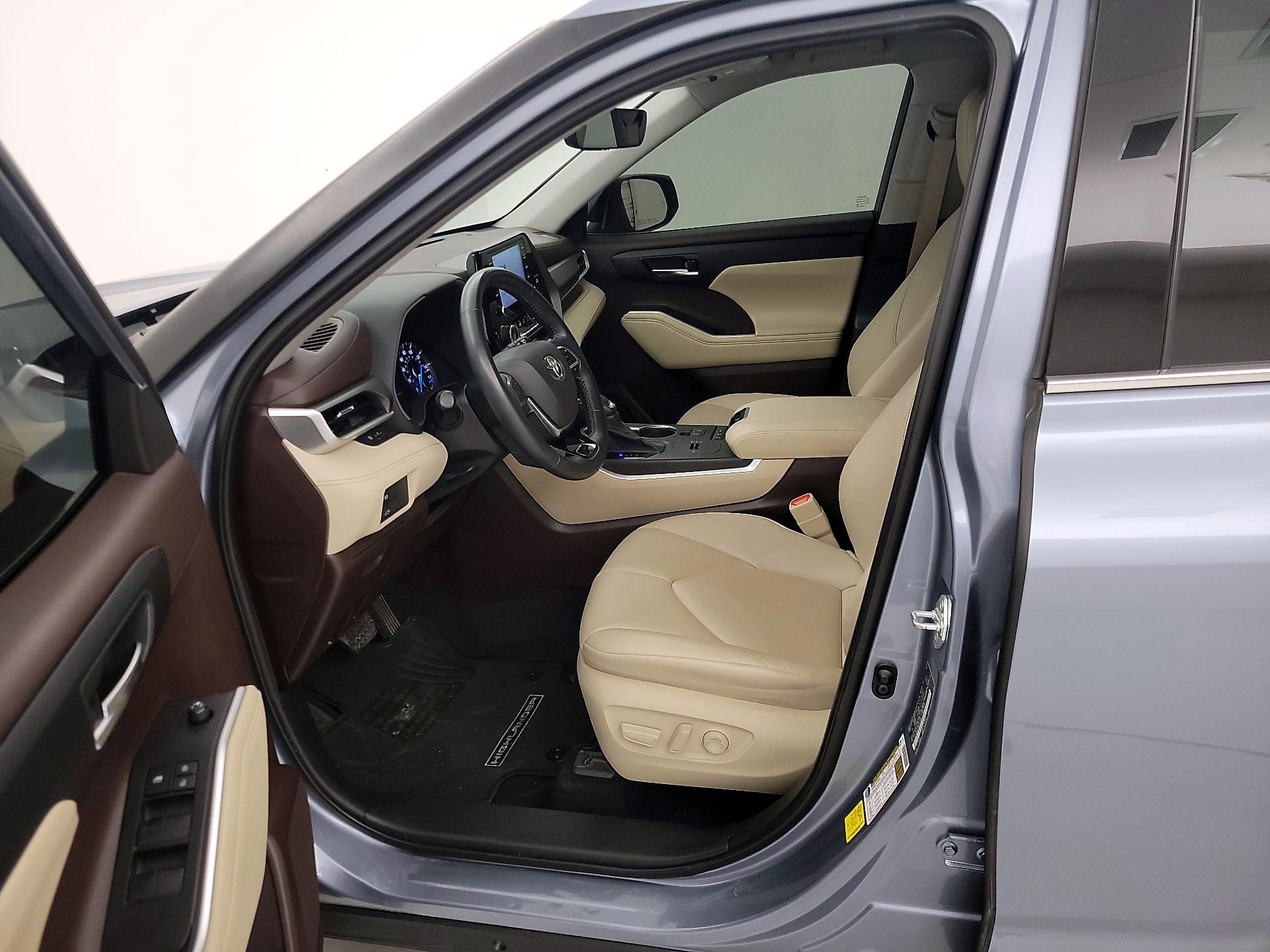 Thumbnail: 2021 Toyota Highlander - 11