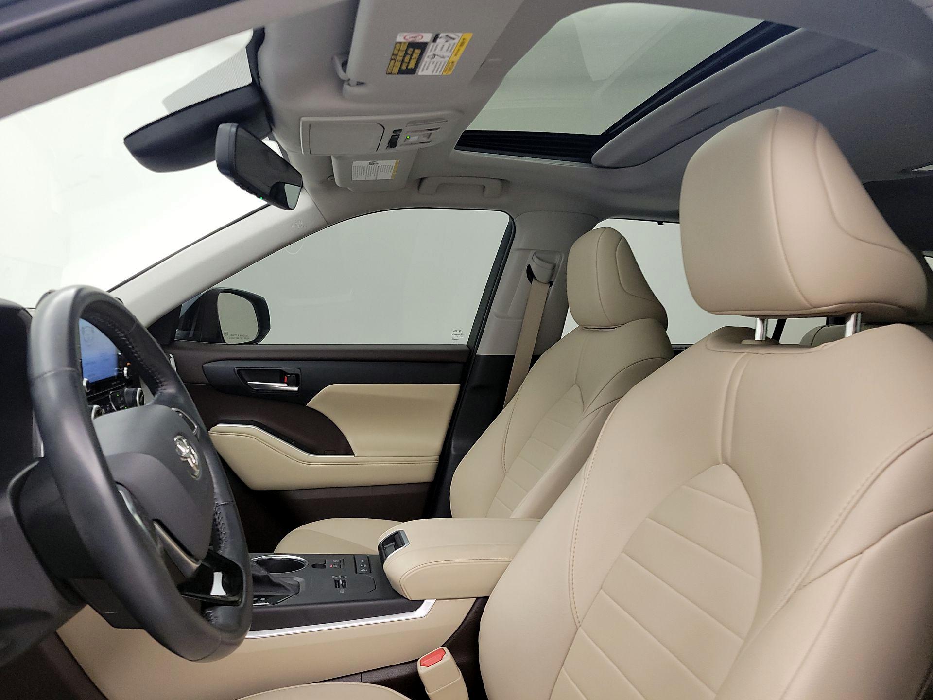 Thumbnail: 2021 Toyota Highlander - 19