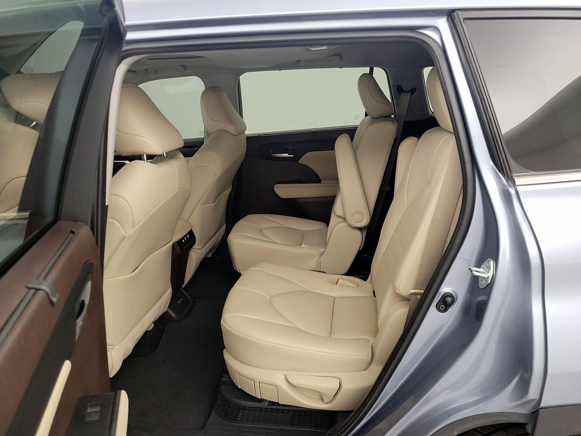 Thumbnail: 2021 Toyota Highlander - 20