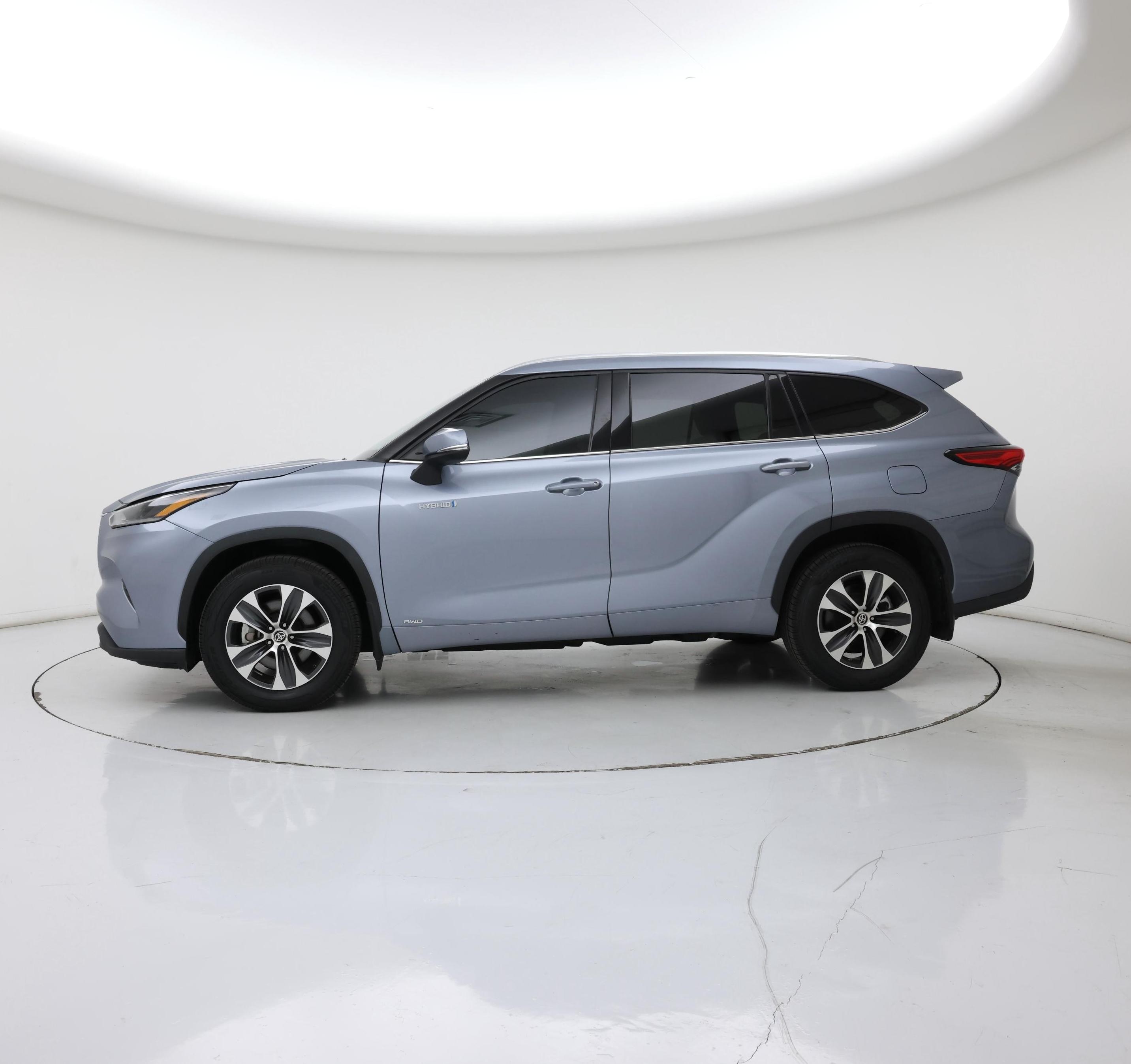 Thumbnail: 2021 Toyota Highlander - 3