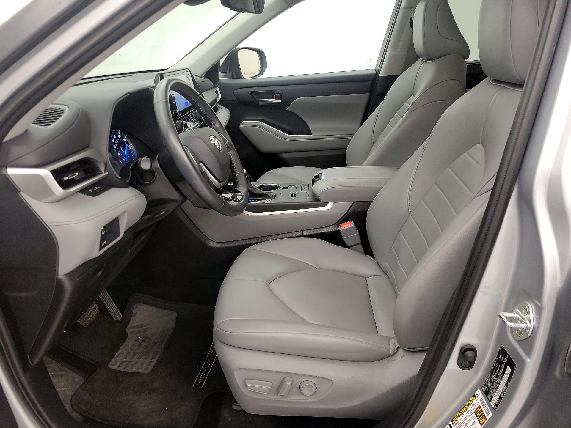 Thumbnail: 2021 Toyota Highlander - 11