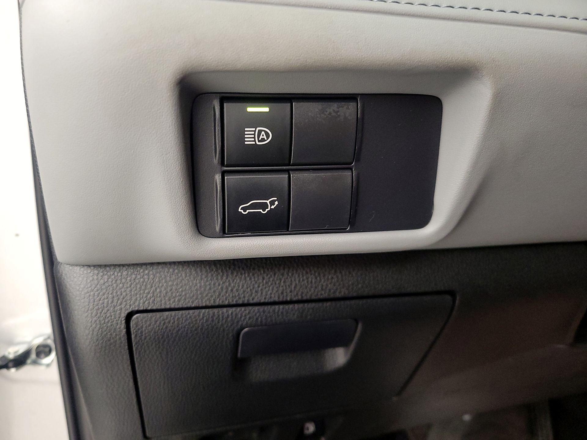 Thumbnail: 2021 Toyota Highlander - 13