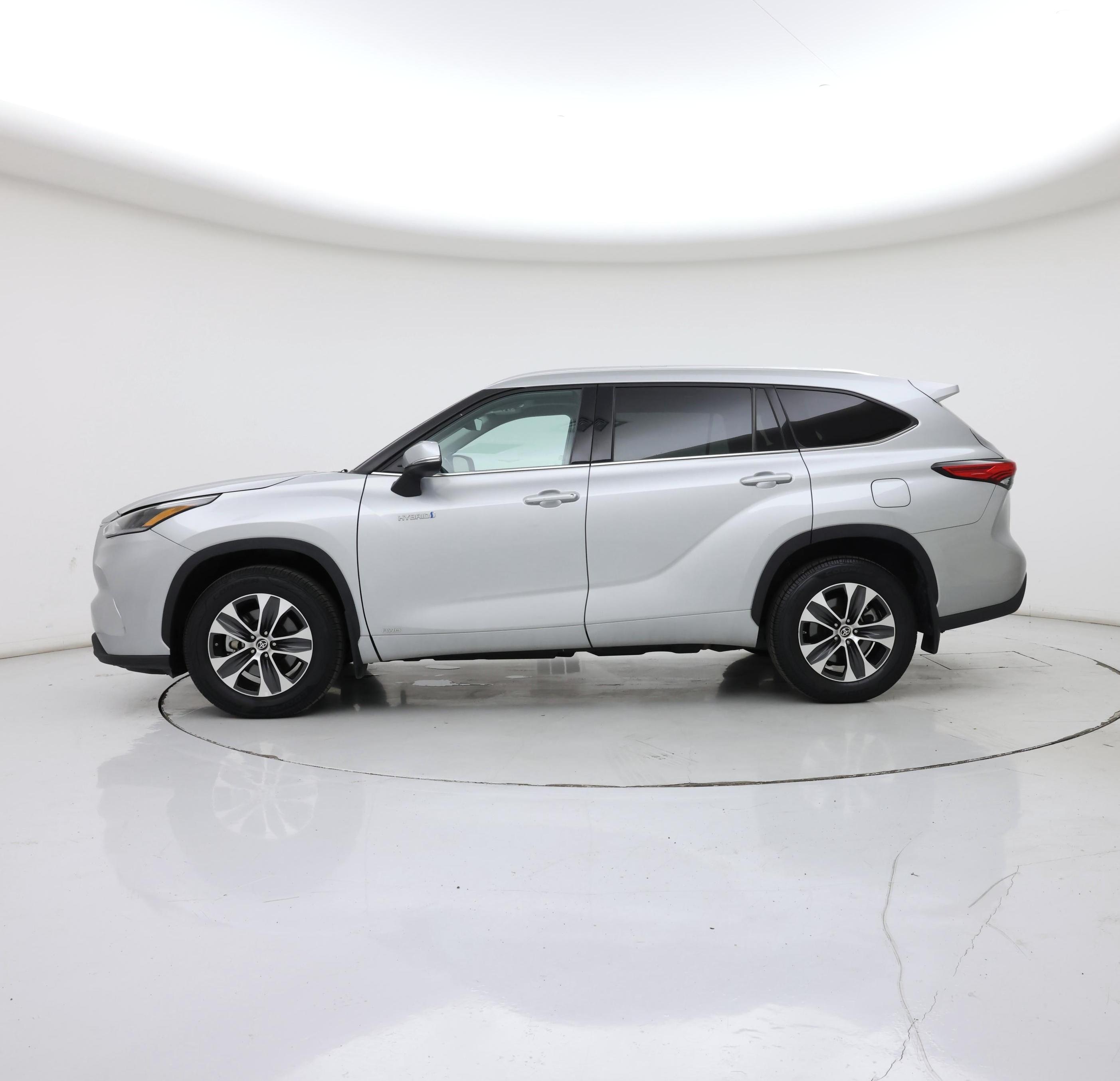 Thumbnail: 2021 Toyota Highlander - 3