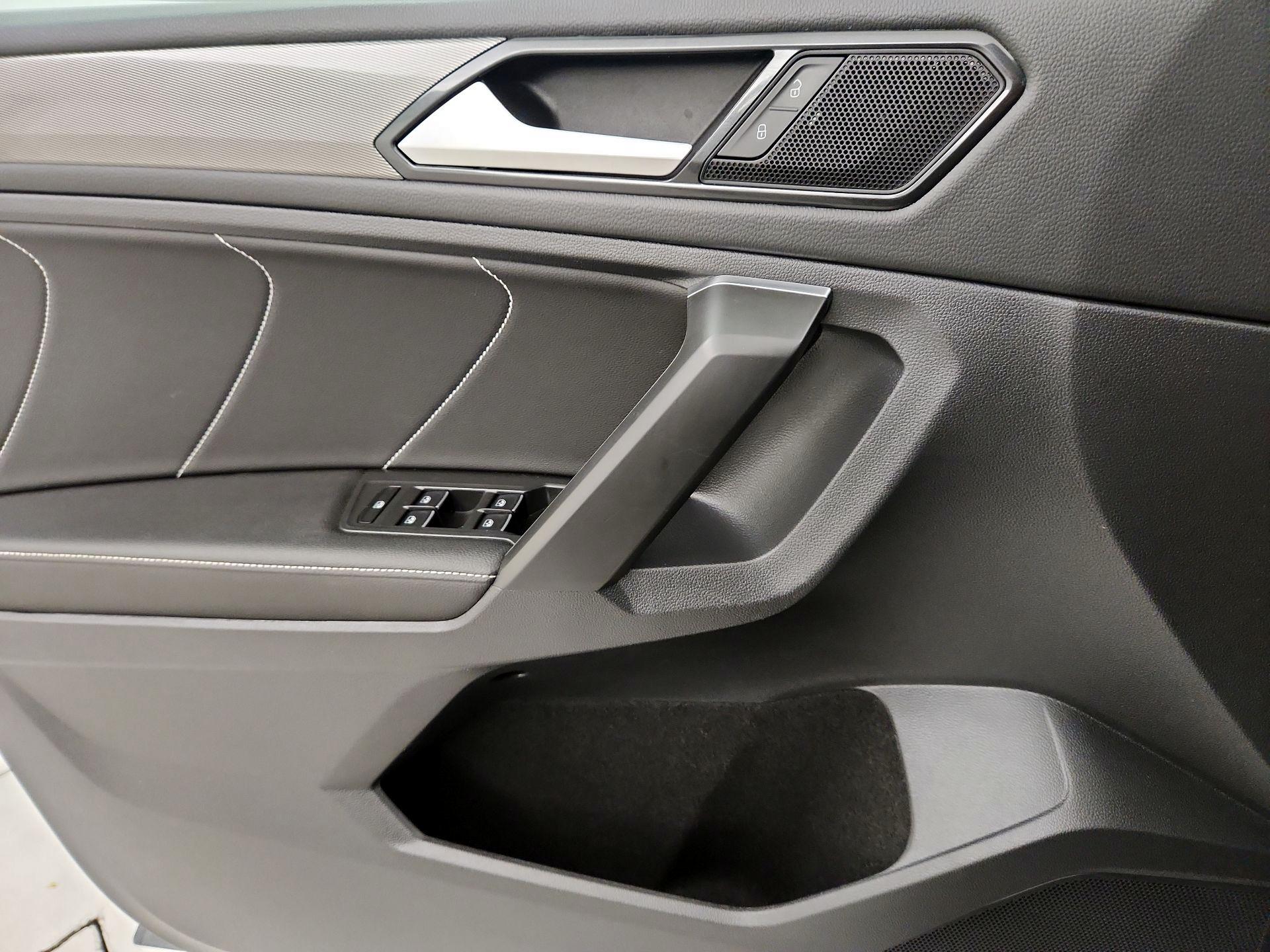 Thumbnail: 2023 Volkswagen Tiguan - 12