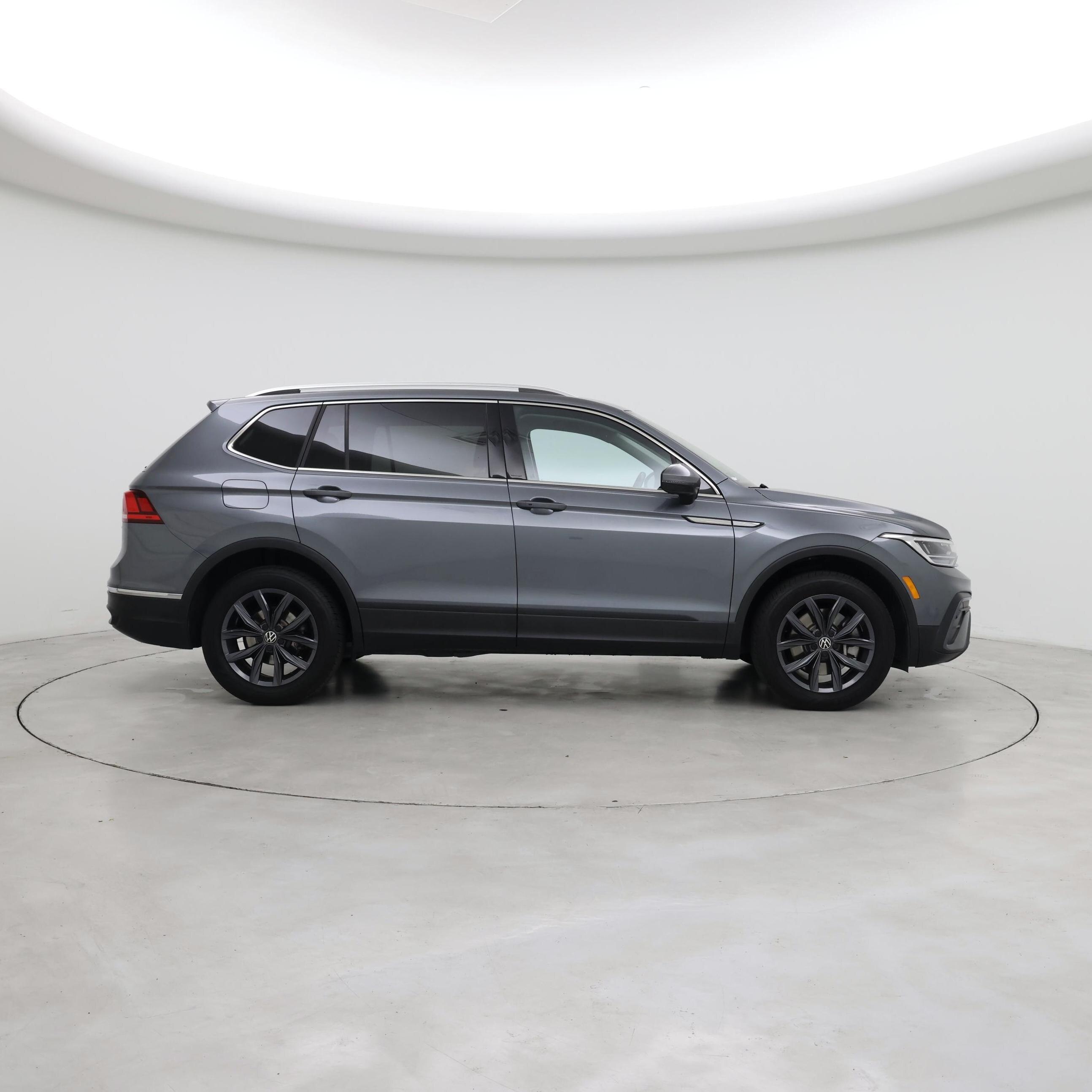 Thumbnail: 2023 Volkswagen Tiguan - 7