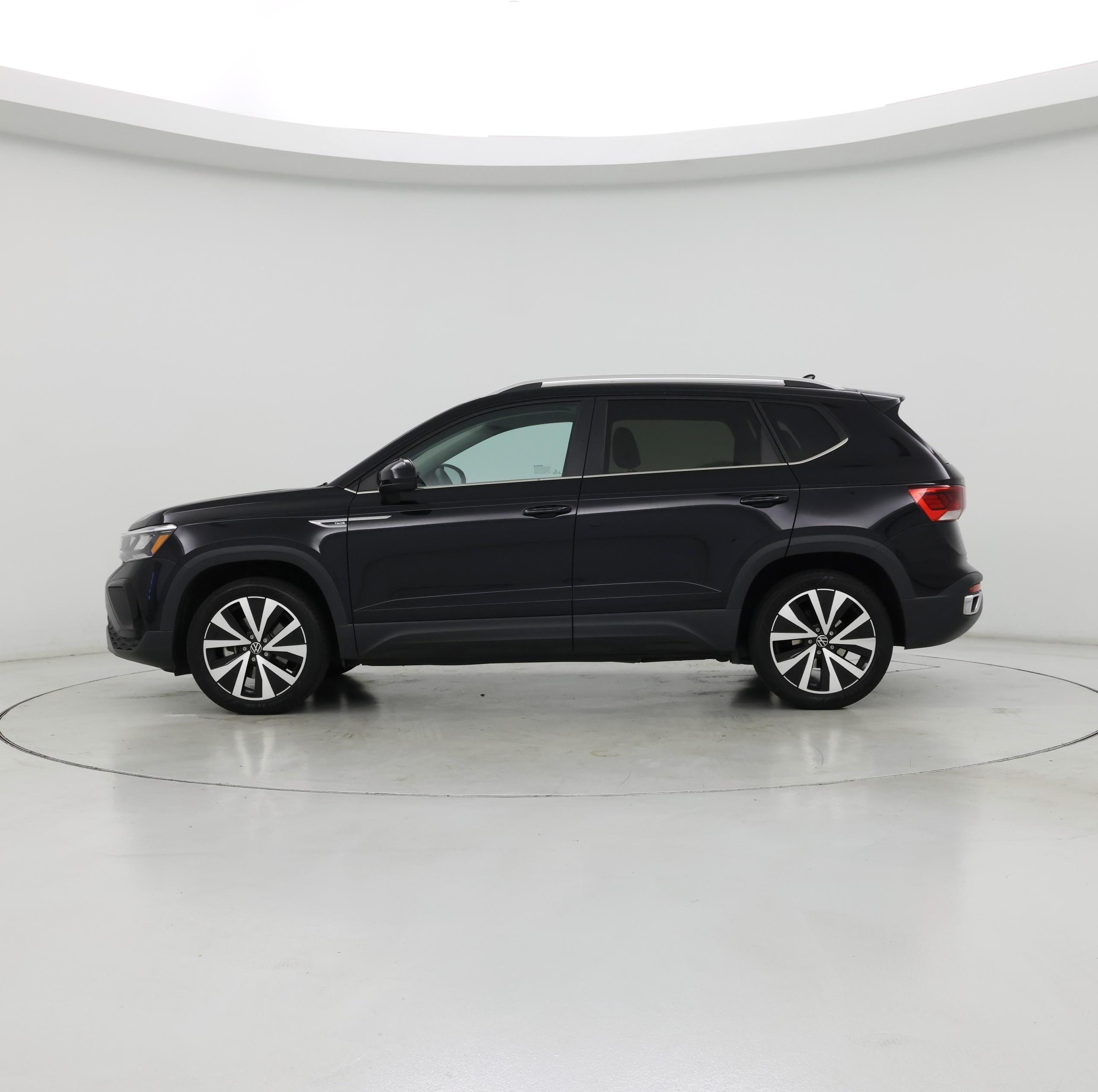 Thumbnail: 2022 Volkswagen Taos - 3