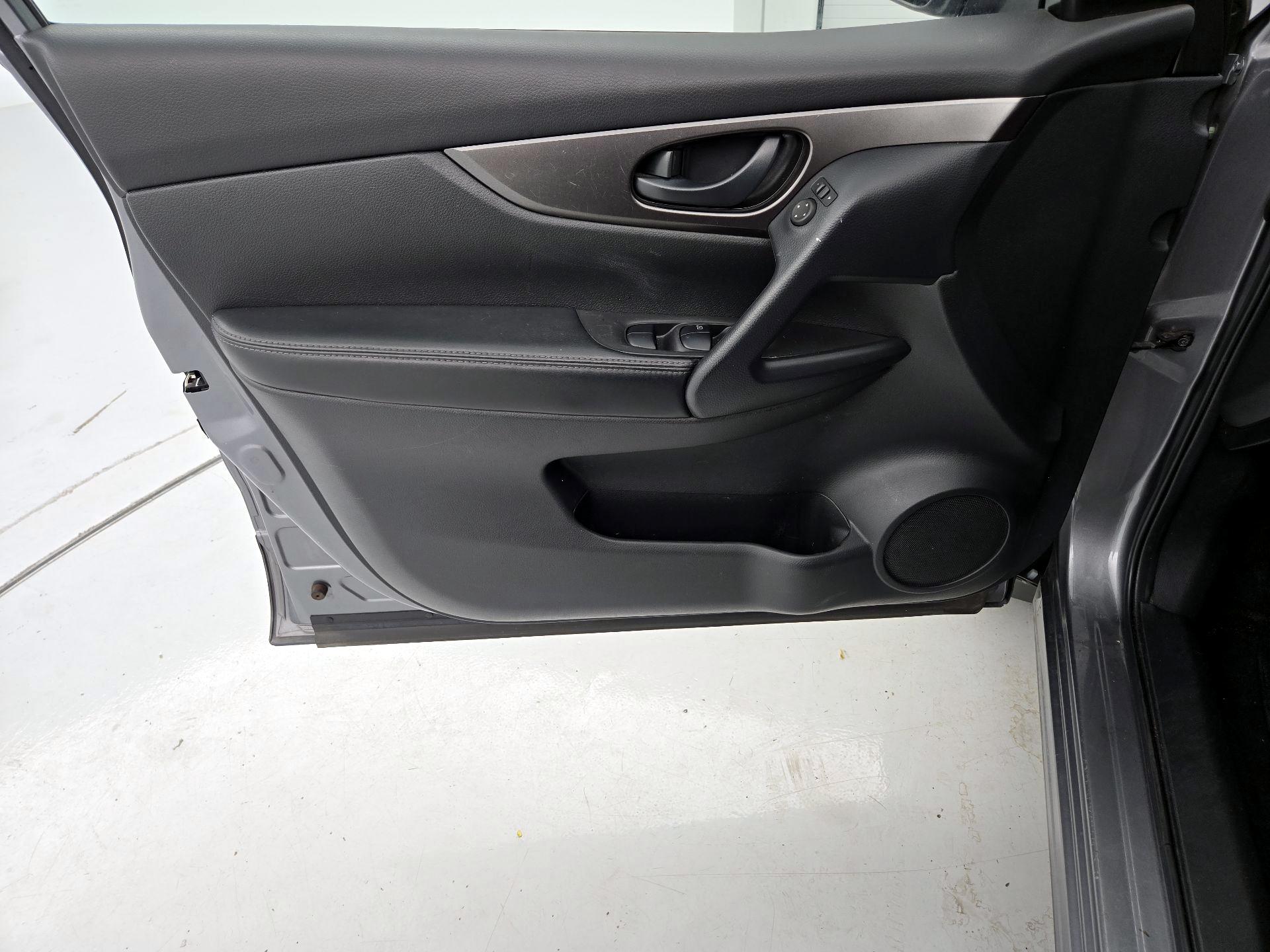 Thumbnail: 2021 Nissan Rogue Sport - 12