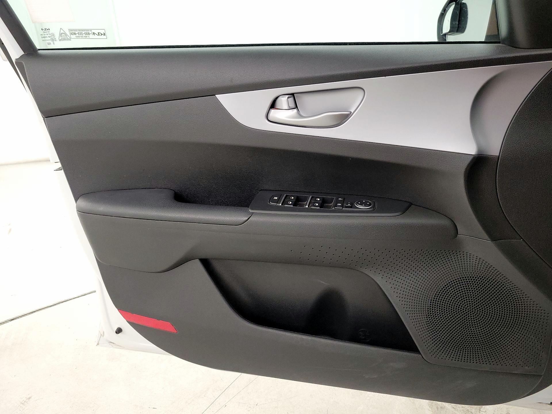 Thumbnail: 2023 Kia Forte - 12