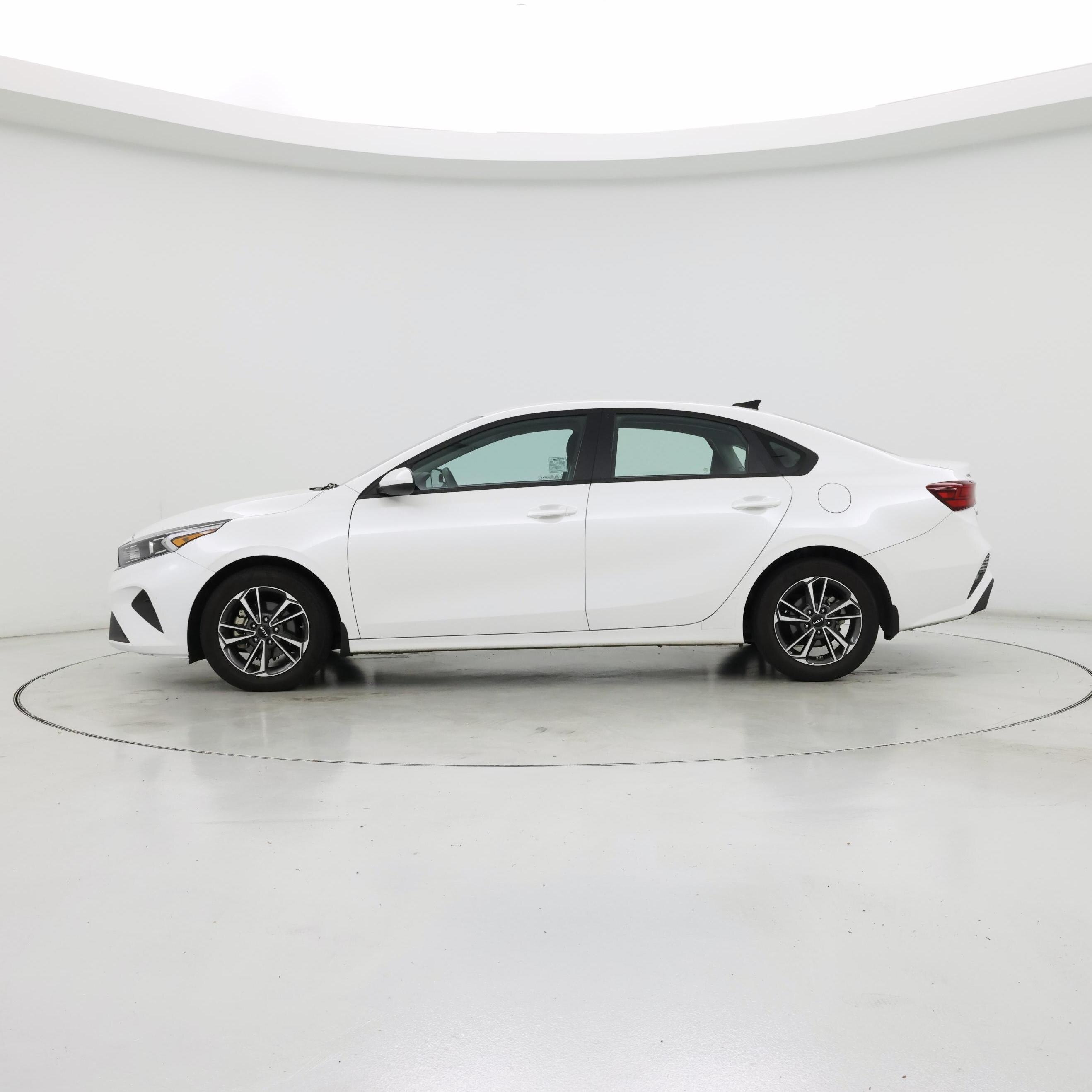 Thumbnail: 2023 Kia Forte - 3