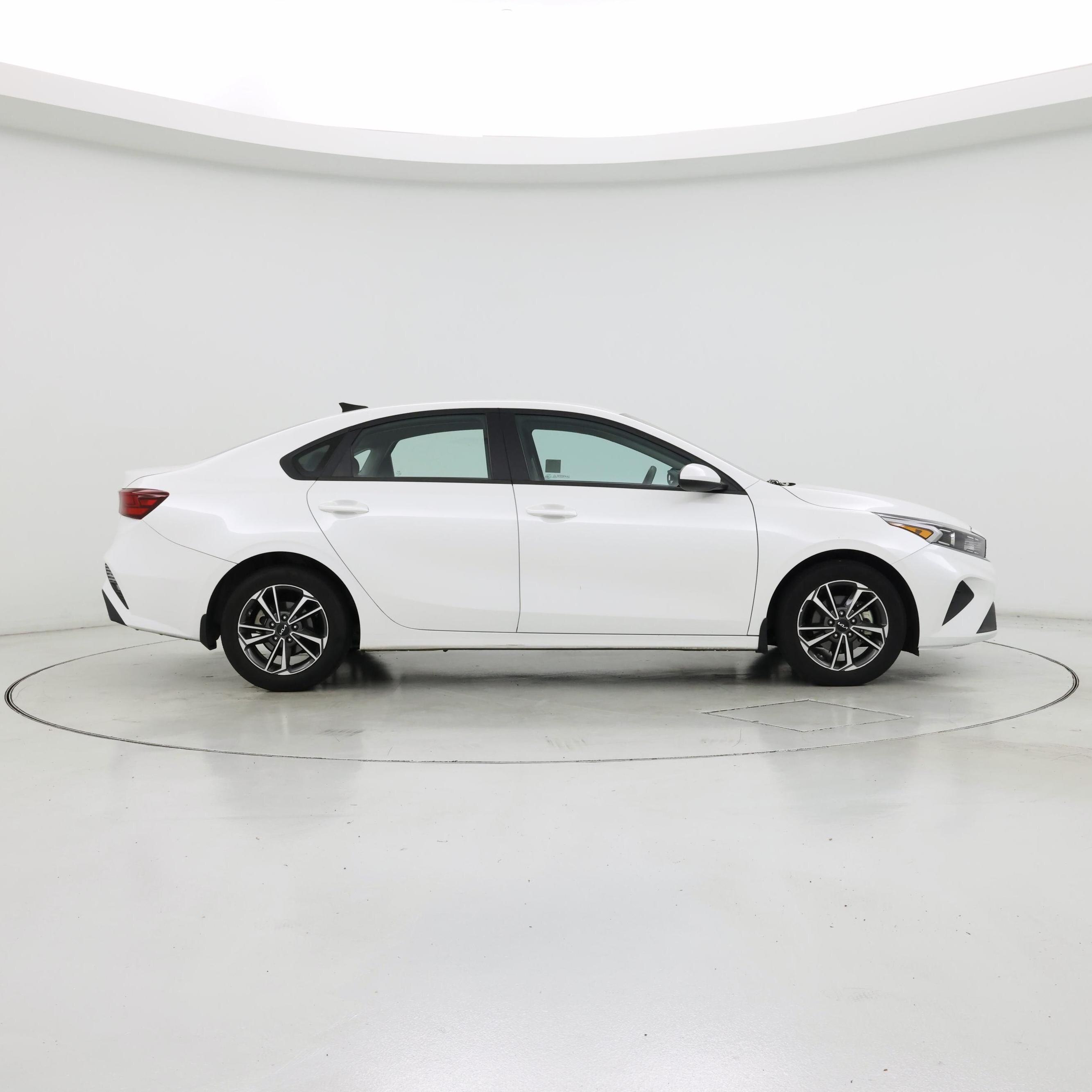 Thumbnail: 2023 Kia Forte - 7