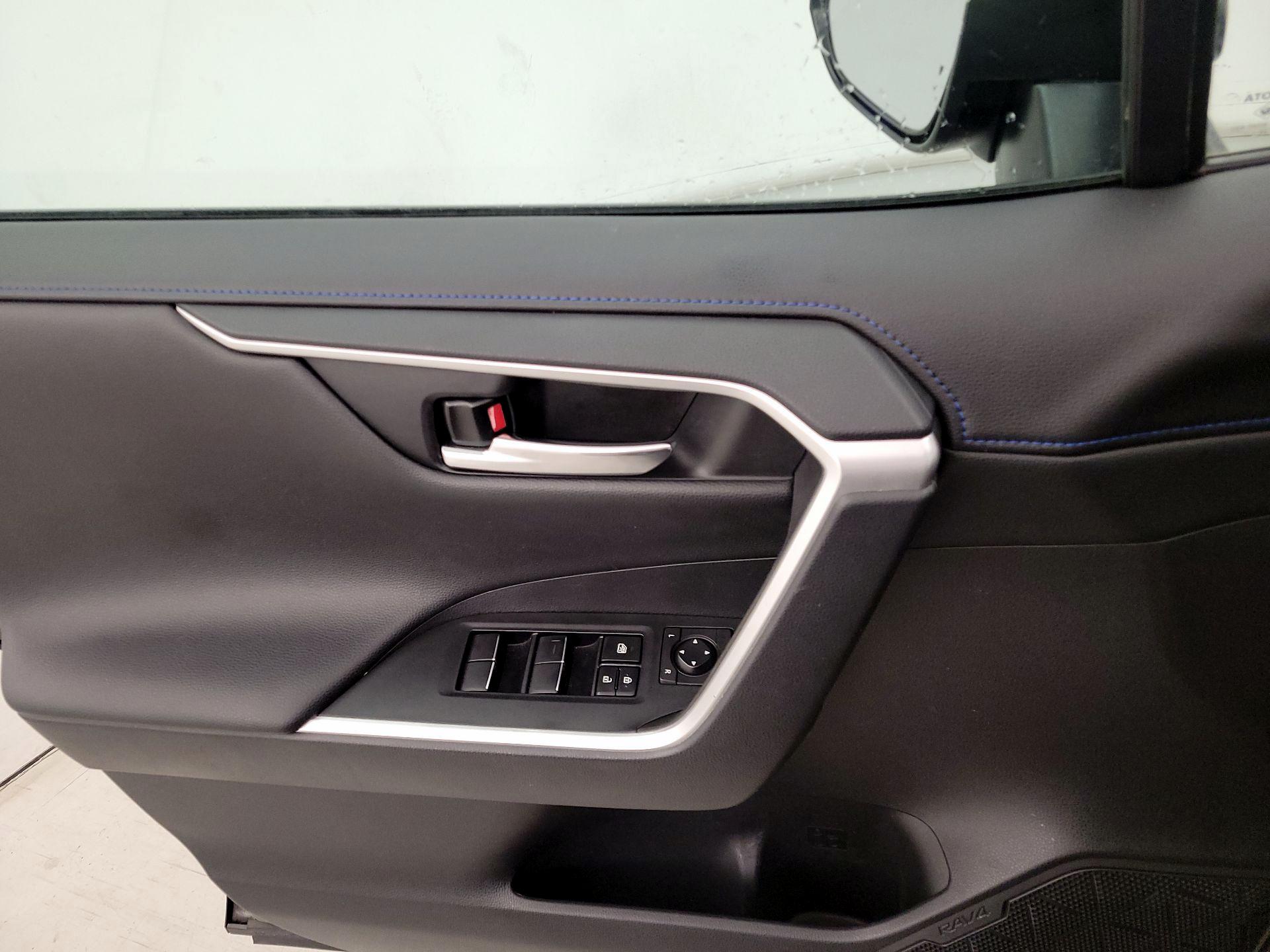Thumbnail: 2021 Toyota RAV4 - 12
