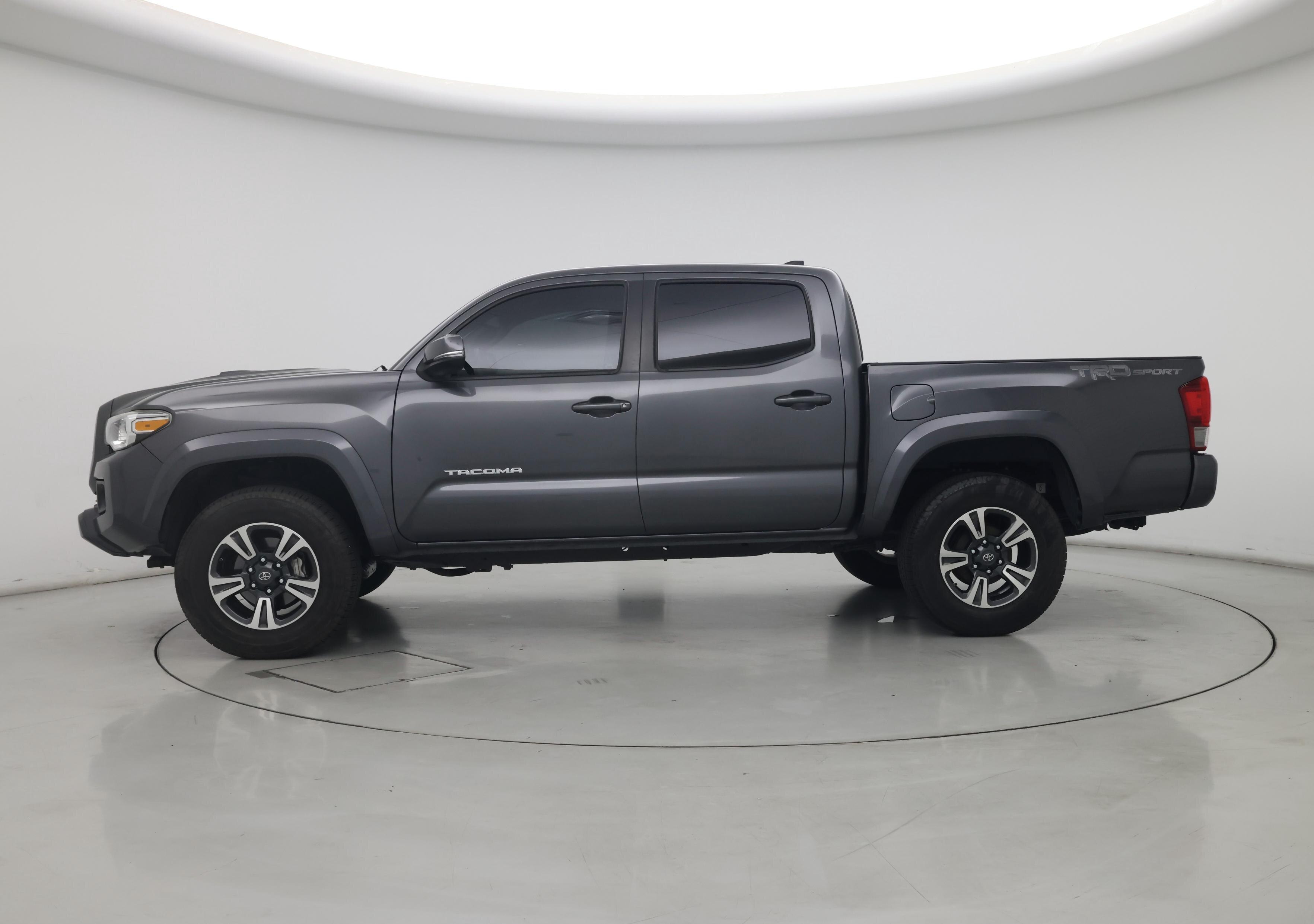 Thumbnail: 2016 Toyota Tacoma - 3