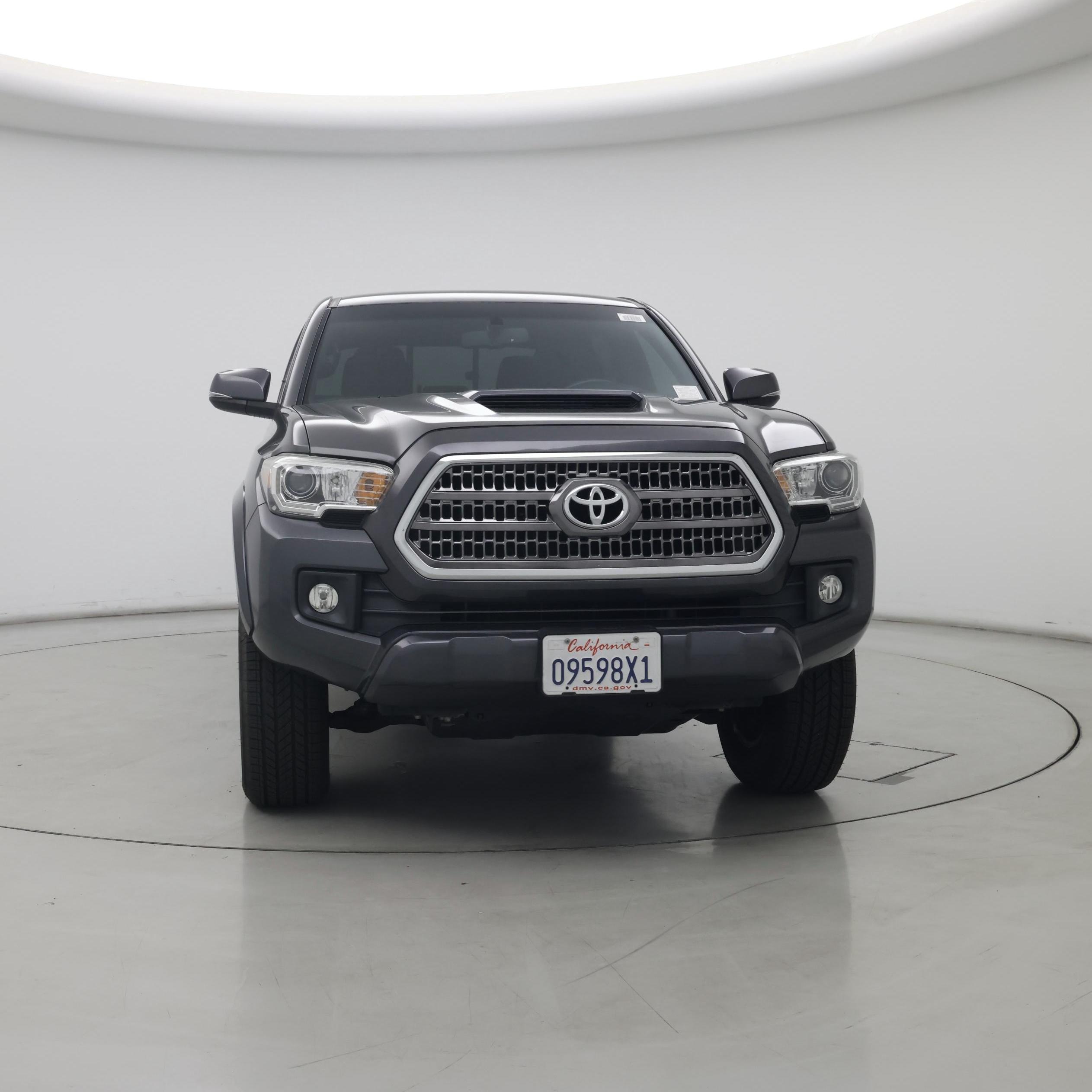 Thumbnail: 2016 Toyota Tacoma - 5
