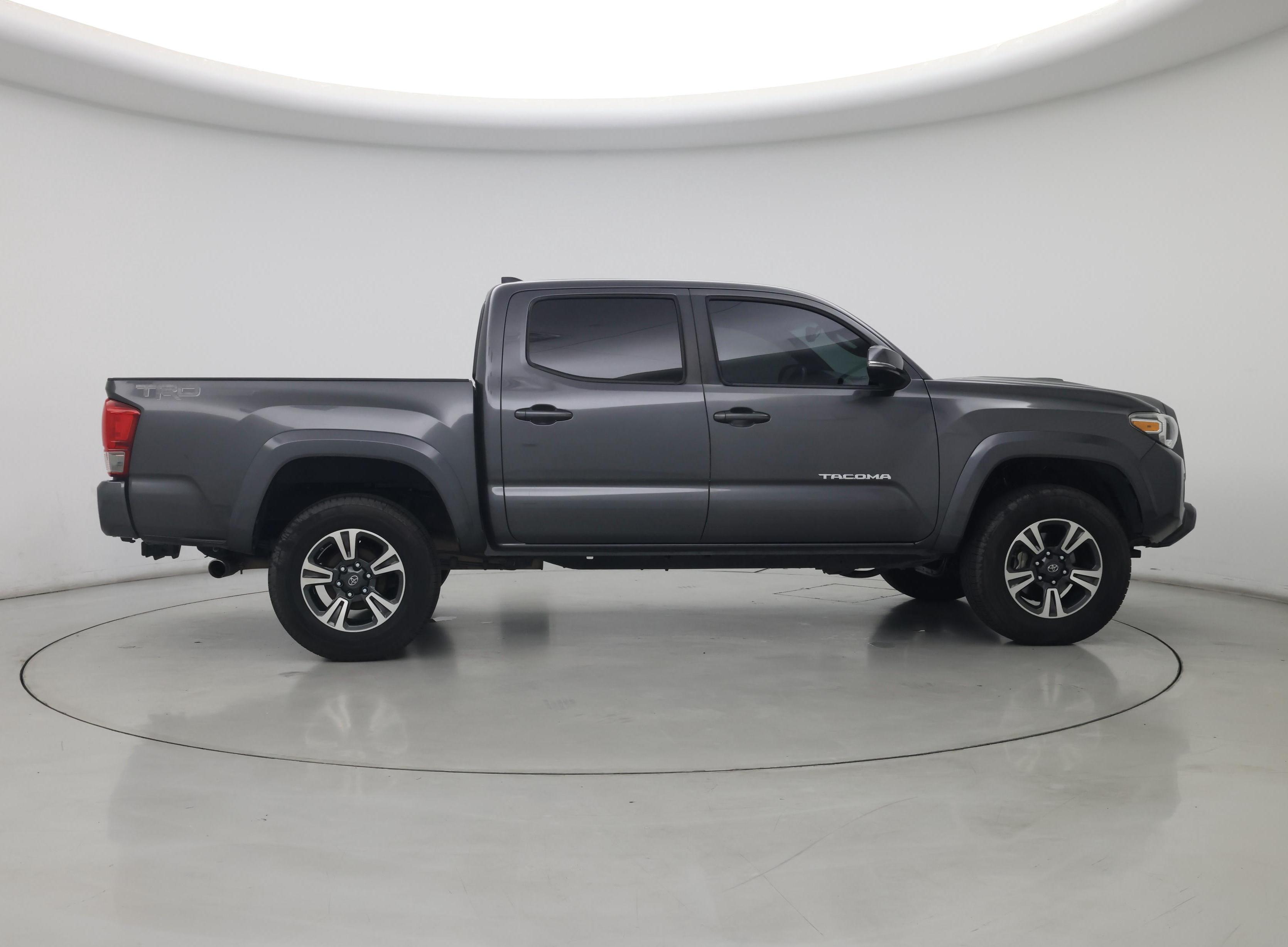 Thumbnail: 2016 Toyota Tacoma - 7
