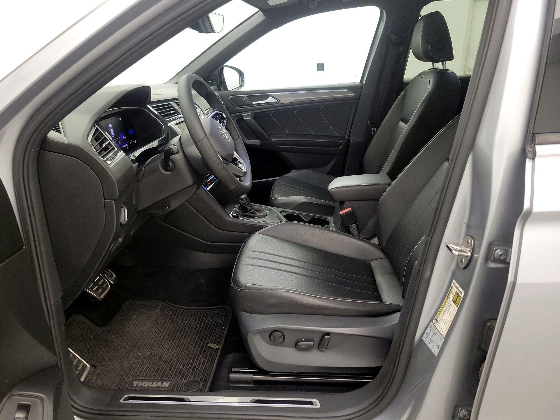 Thumbnail: 2022 Volkswagen Tiguan - 11