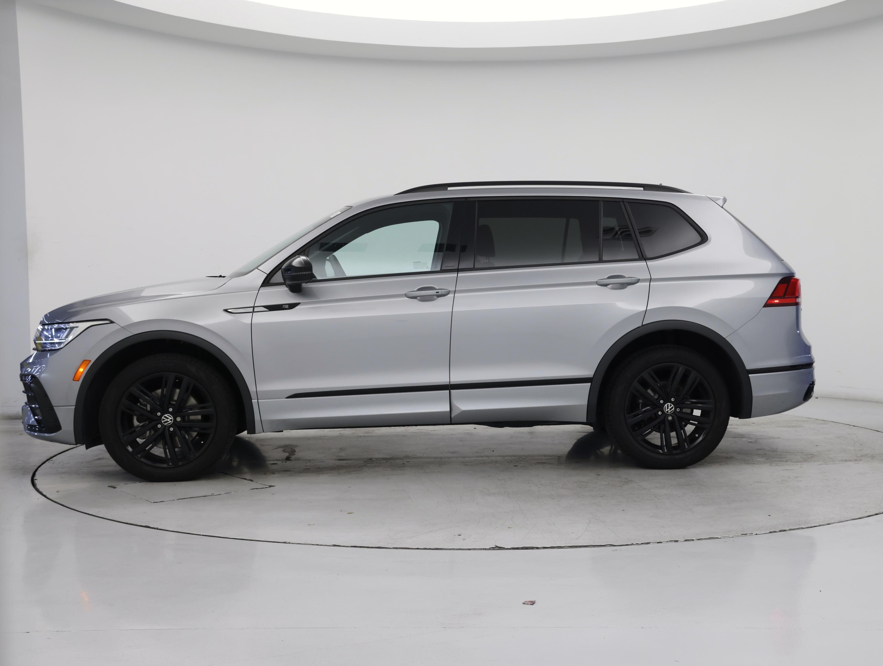 Thumbnail: 2022 Volkswagen Tiguan - 3
