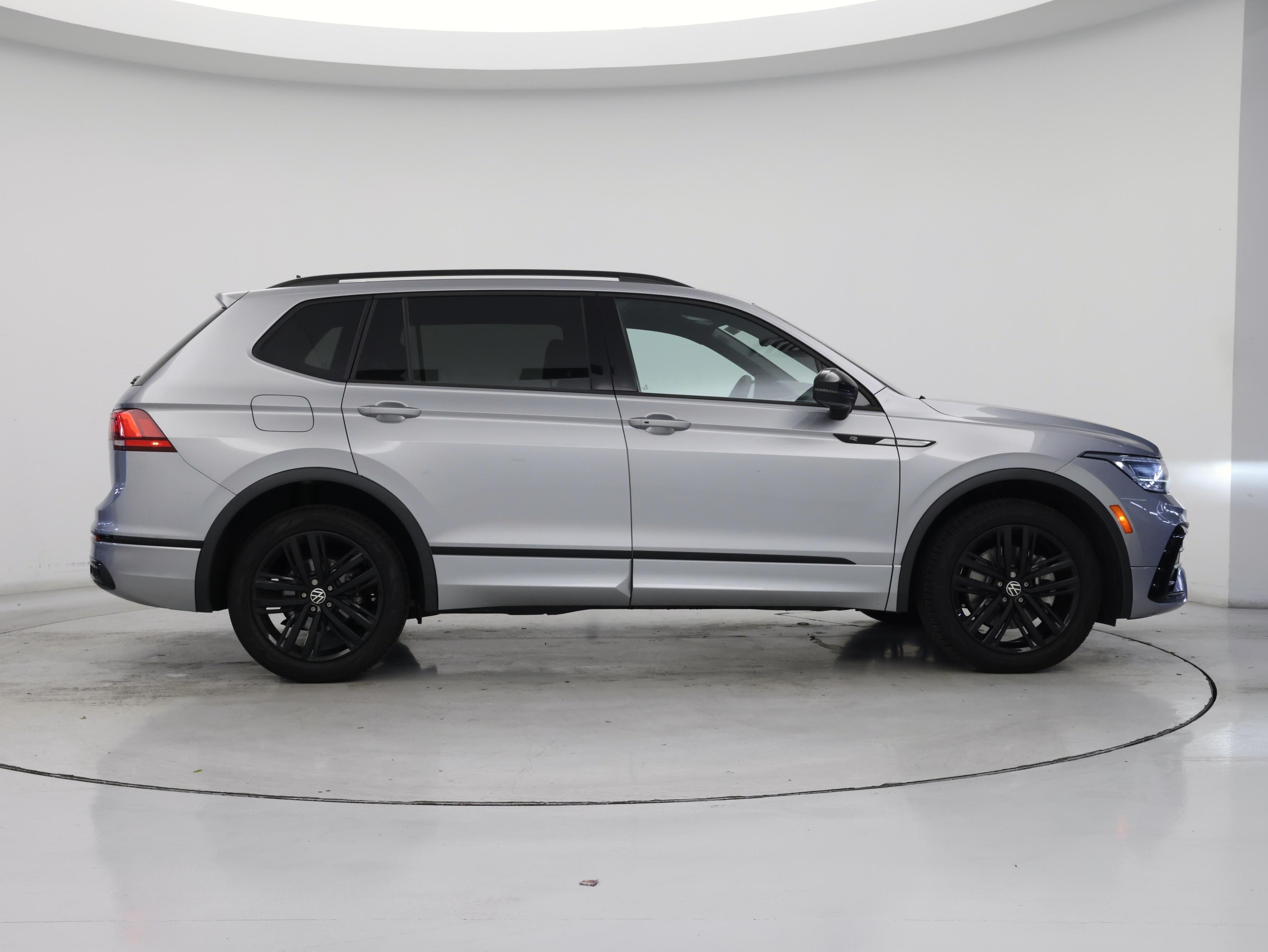 Thumbnail: 2022 Volkswagen Tiguan - 7