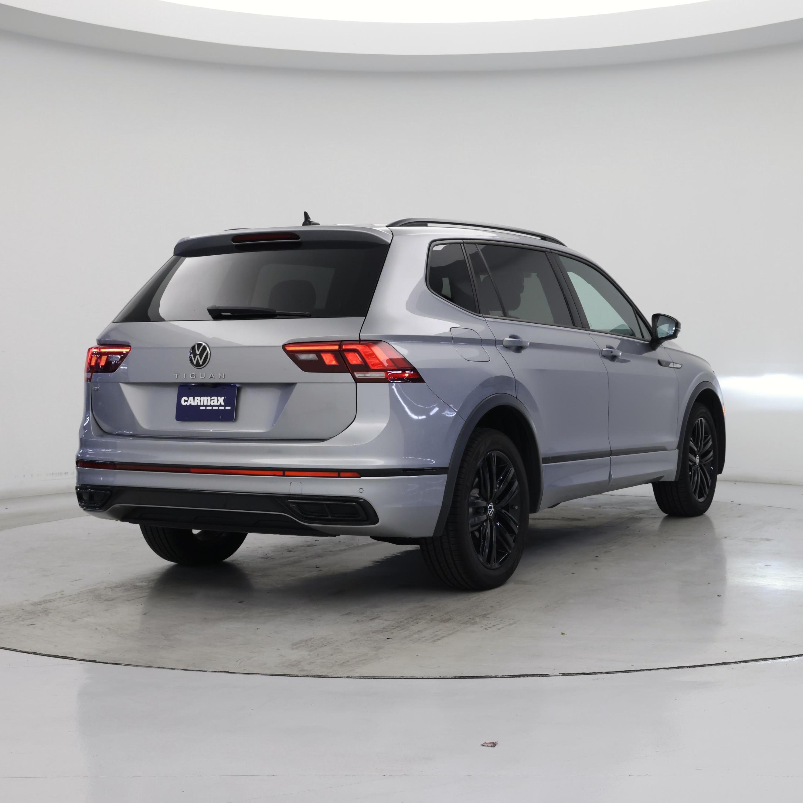 Thumbnail: 2022 Volkswagen Tiguan - 8
