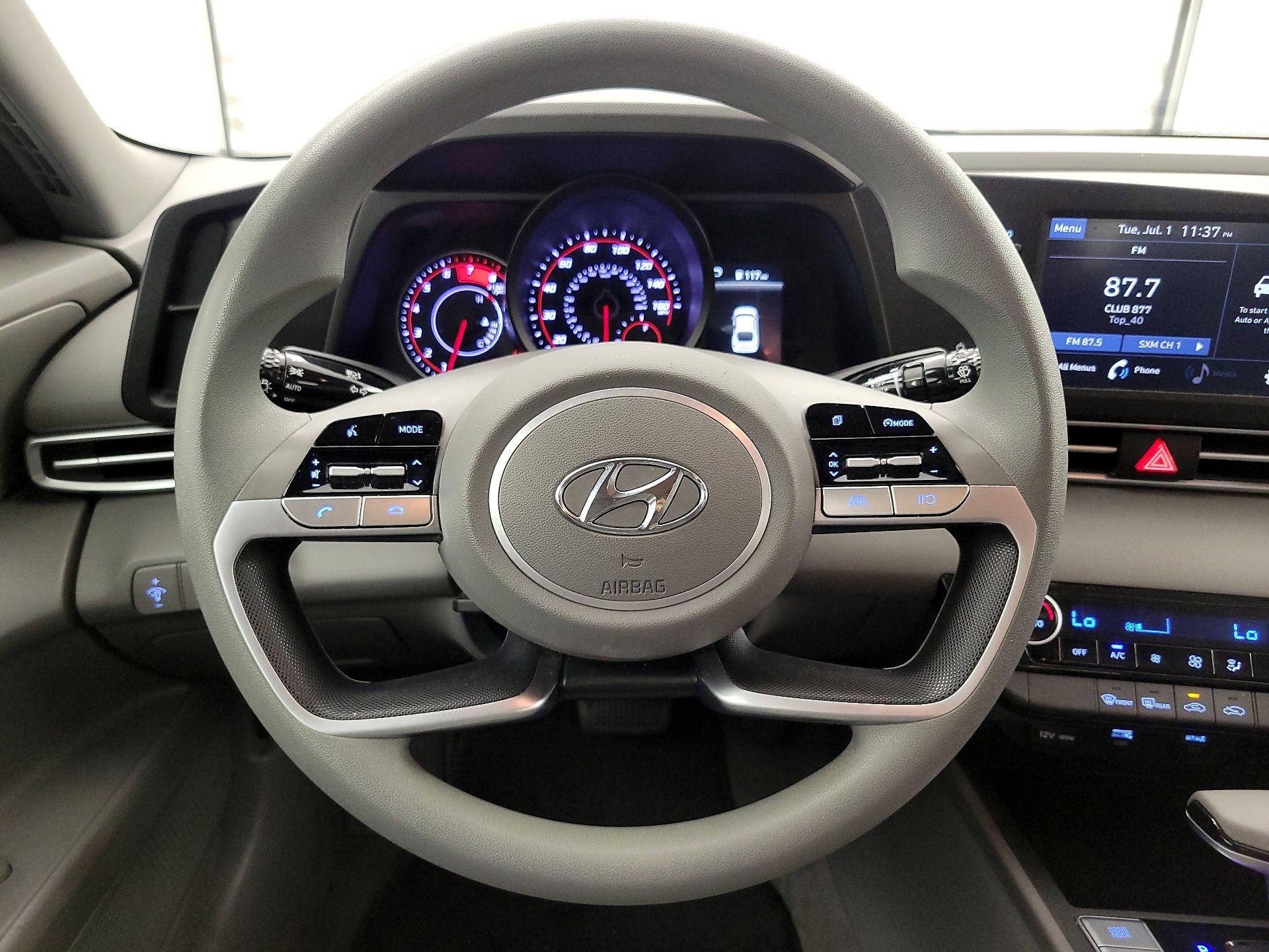 Thumbnail: 2022 Hyundai Elantra - 10