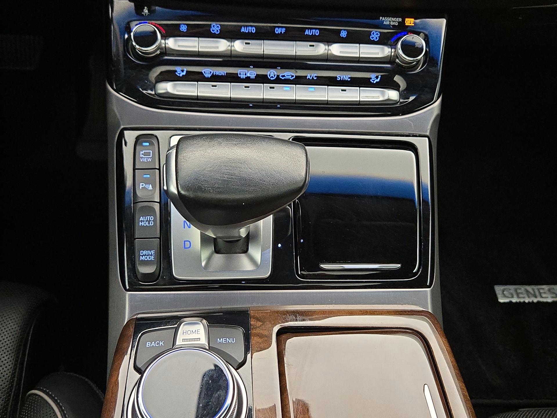 Thumbnail: 2019 Genesis G90 - 18