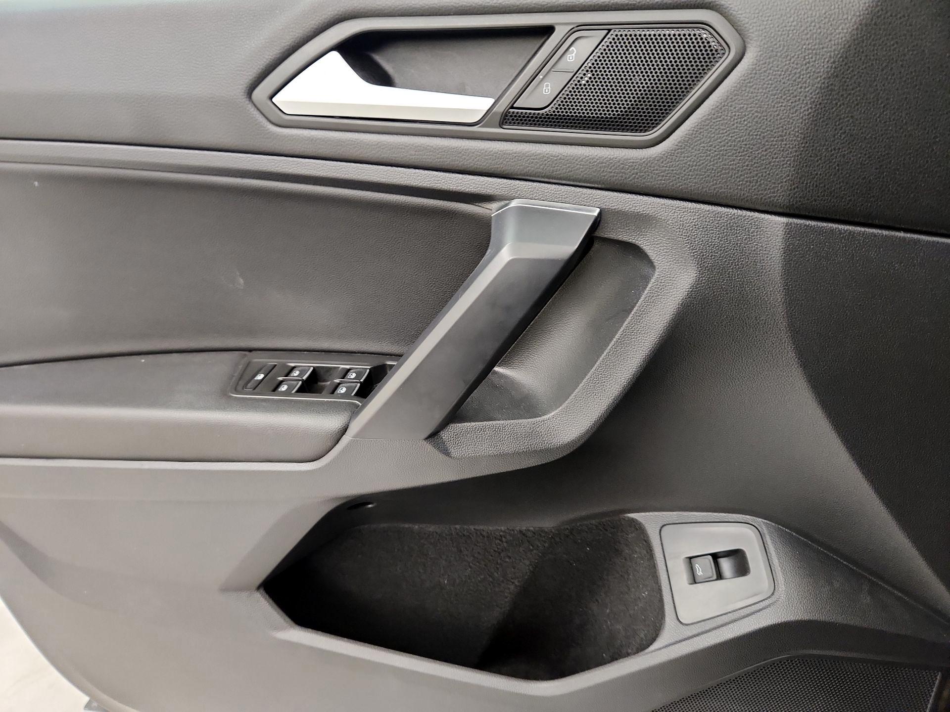 Thumbnail: 2021 Volkswagen Tiguan - 12