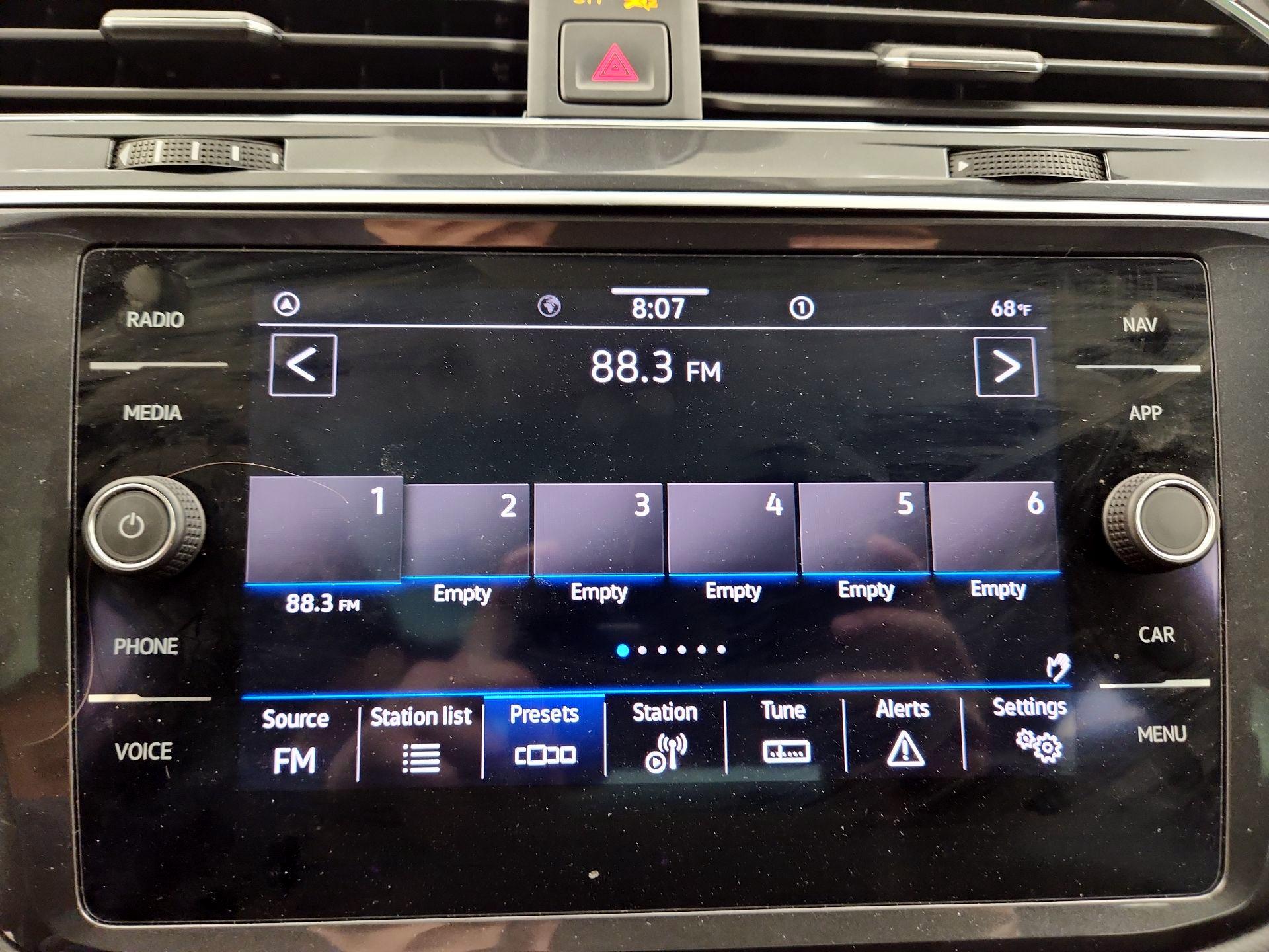 Thumbnail: 2021 Volkswagen Tiguan - 15