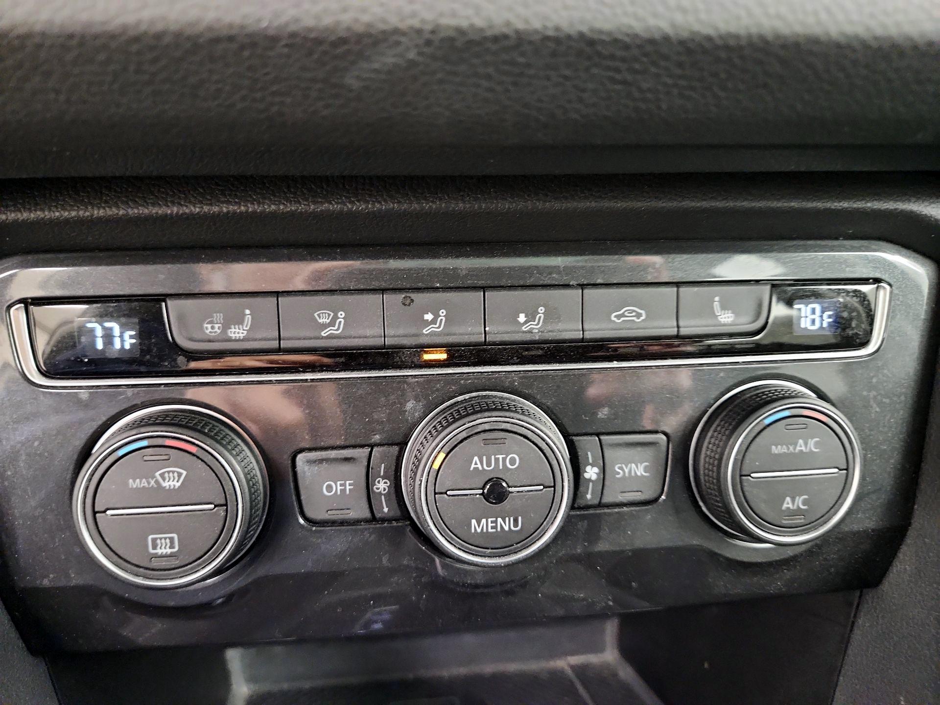 Thumbnail: 2021 Volkswagen Tiguan - 16