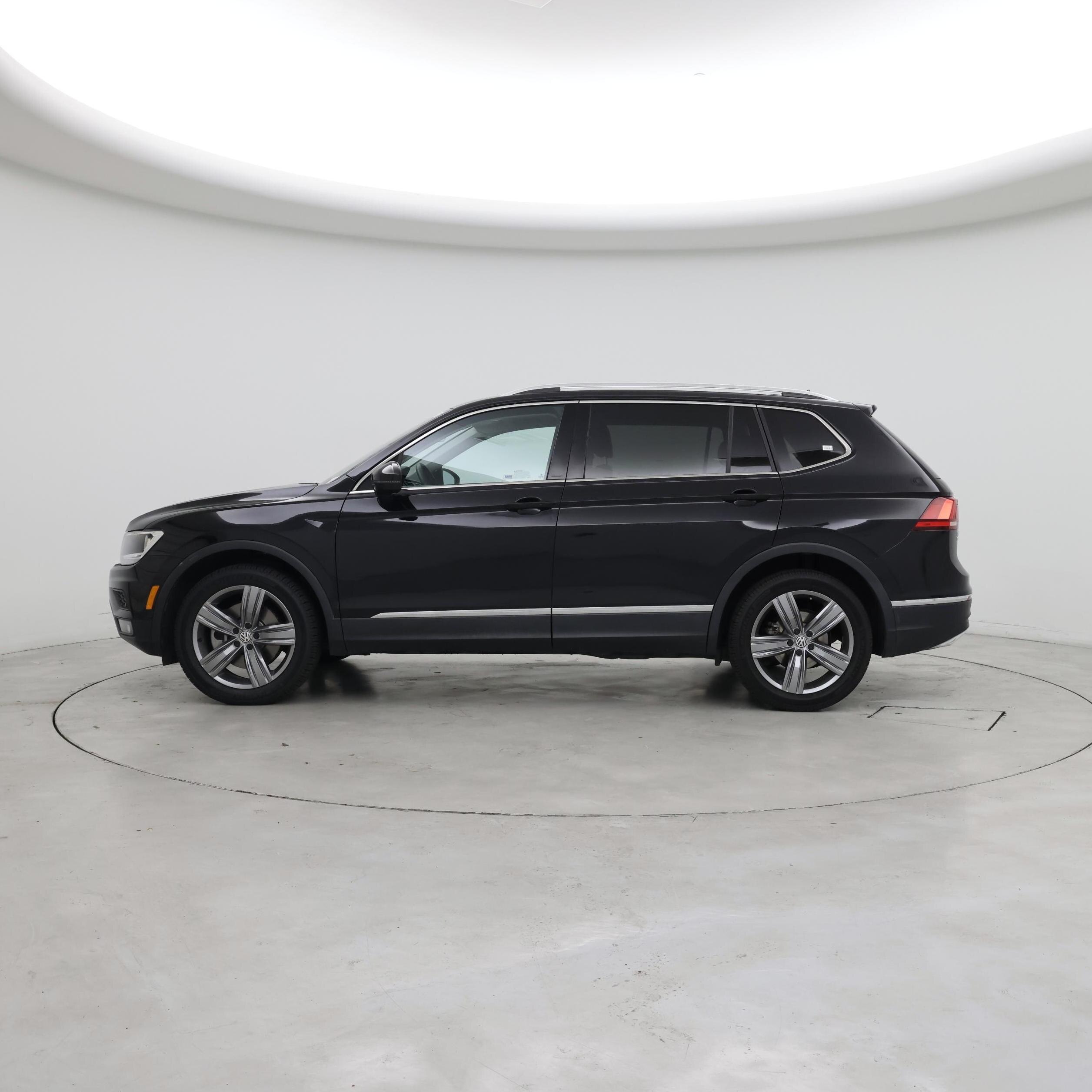 Thumbnail: 2021 Volkswagen Tiguan - 3