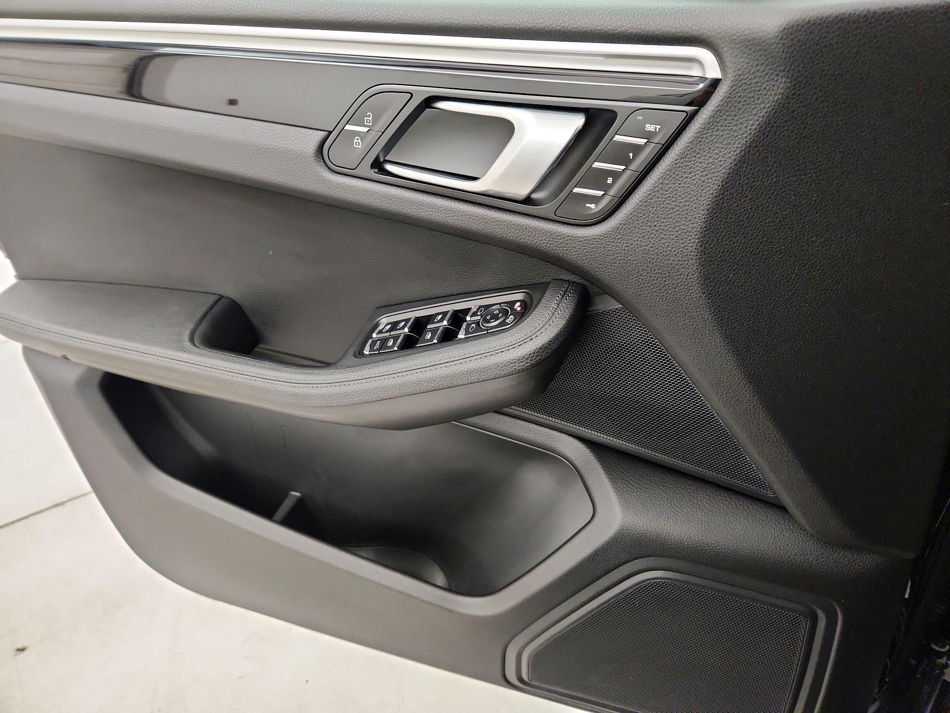 Thumbnail: 2019 Porsche Macan - 12