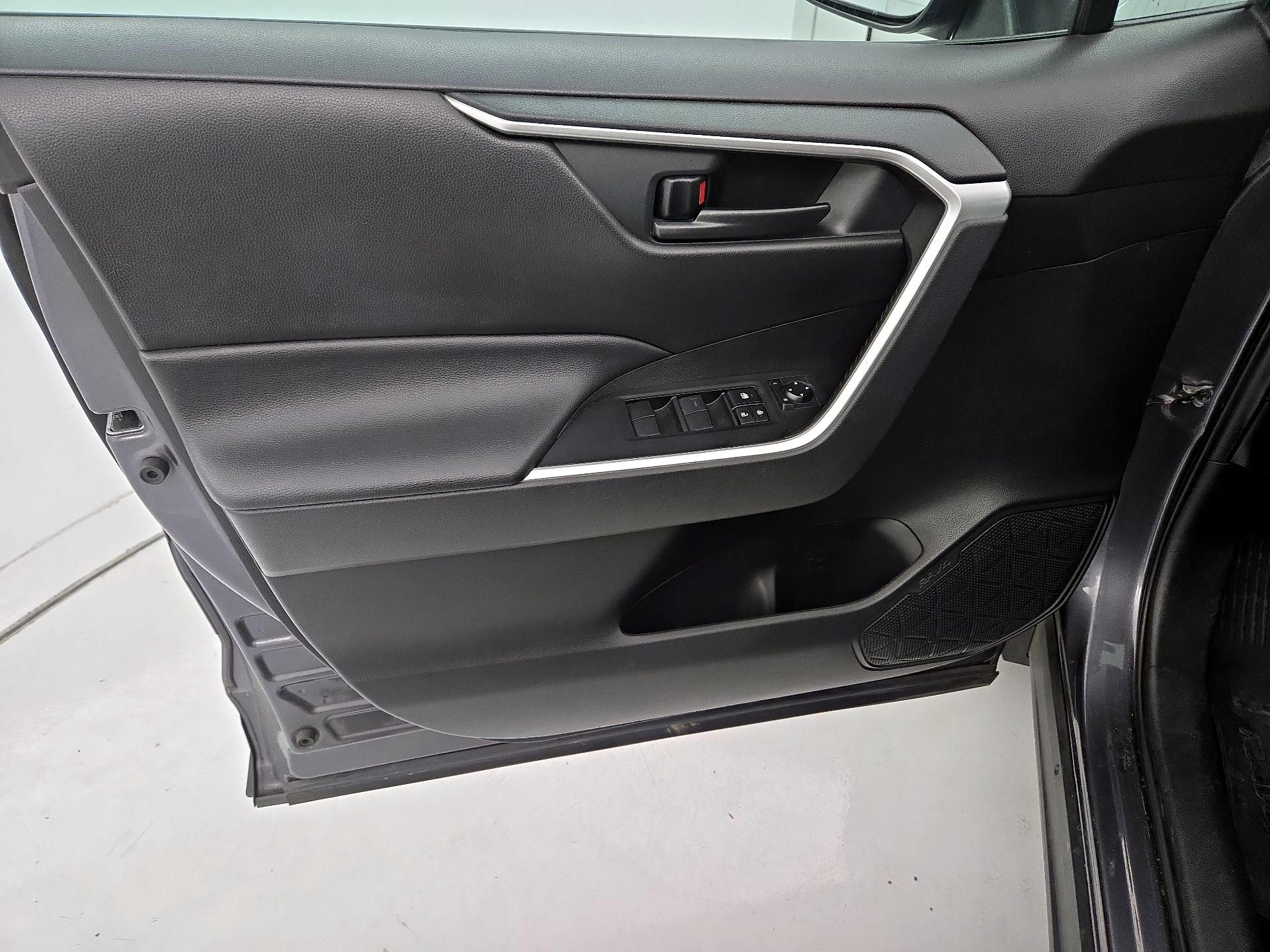 Thumbnail: 2021 Toyota RAV4 - 12