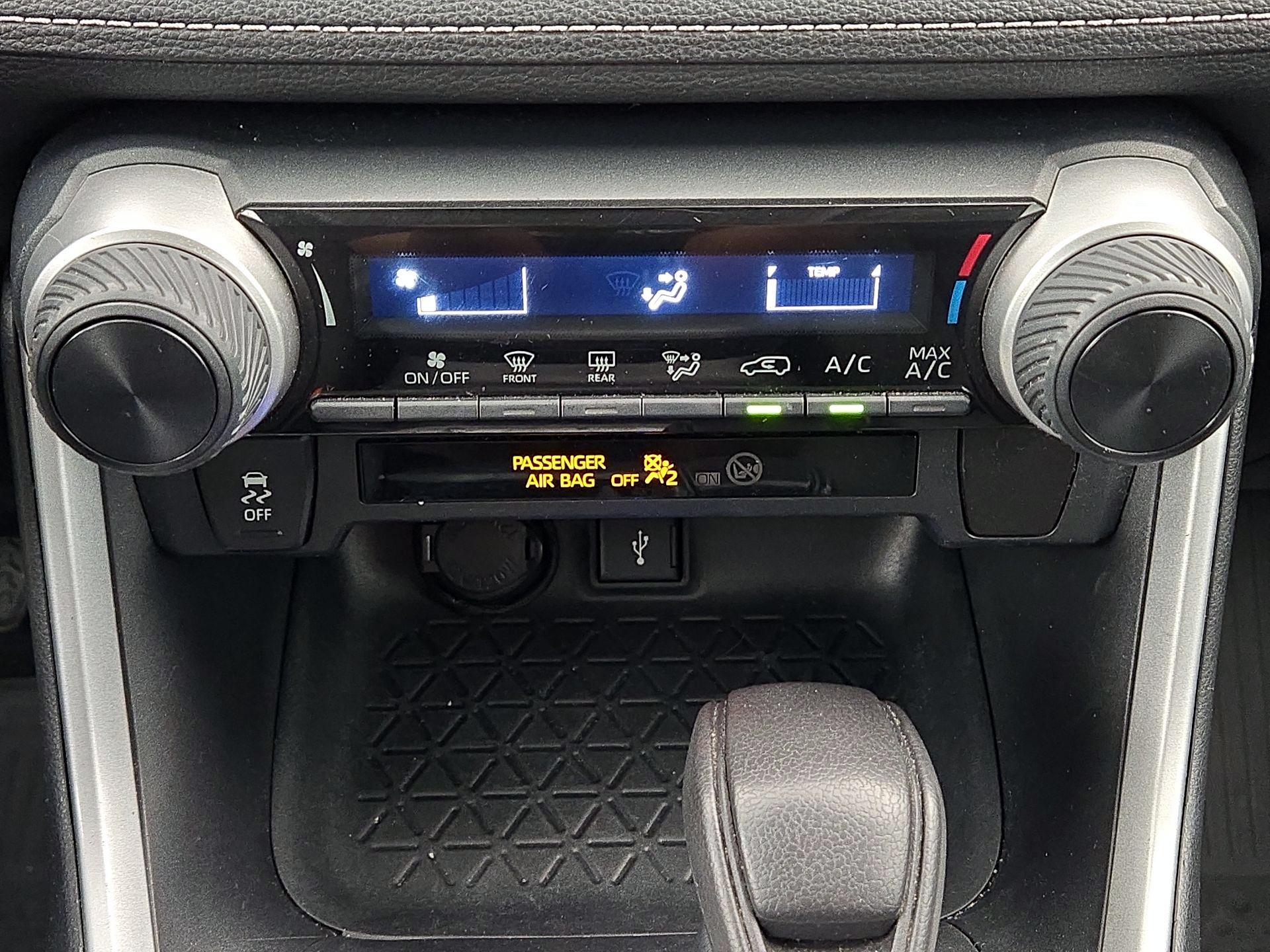 Thumbnail: 2021 Toyota RAV4 - 16