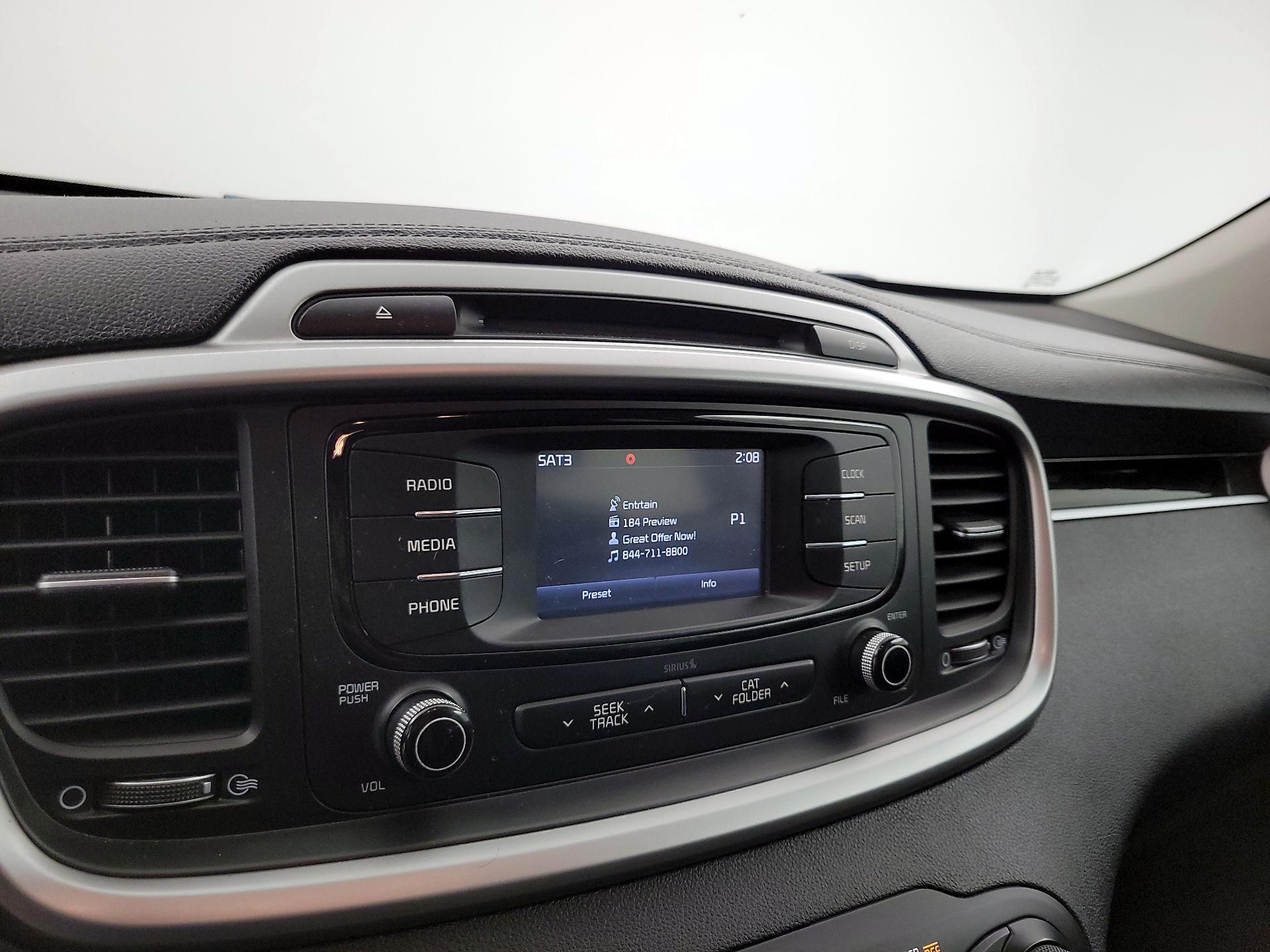 Thumbnail: 2017 Kia Sorento - 15