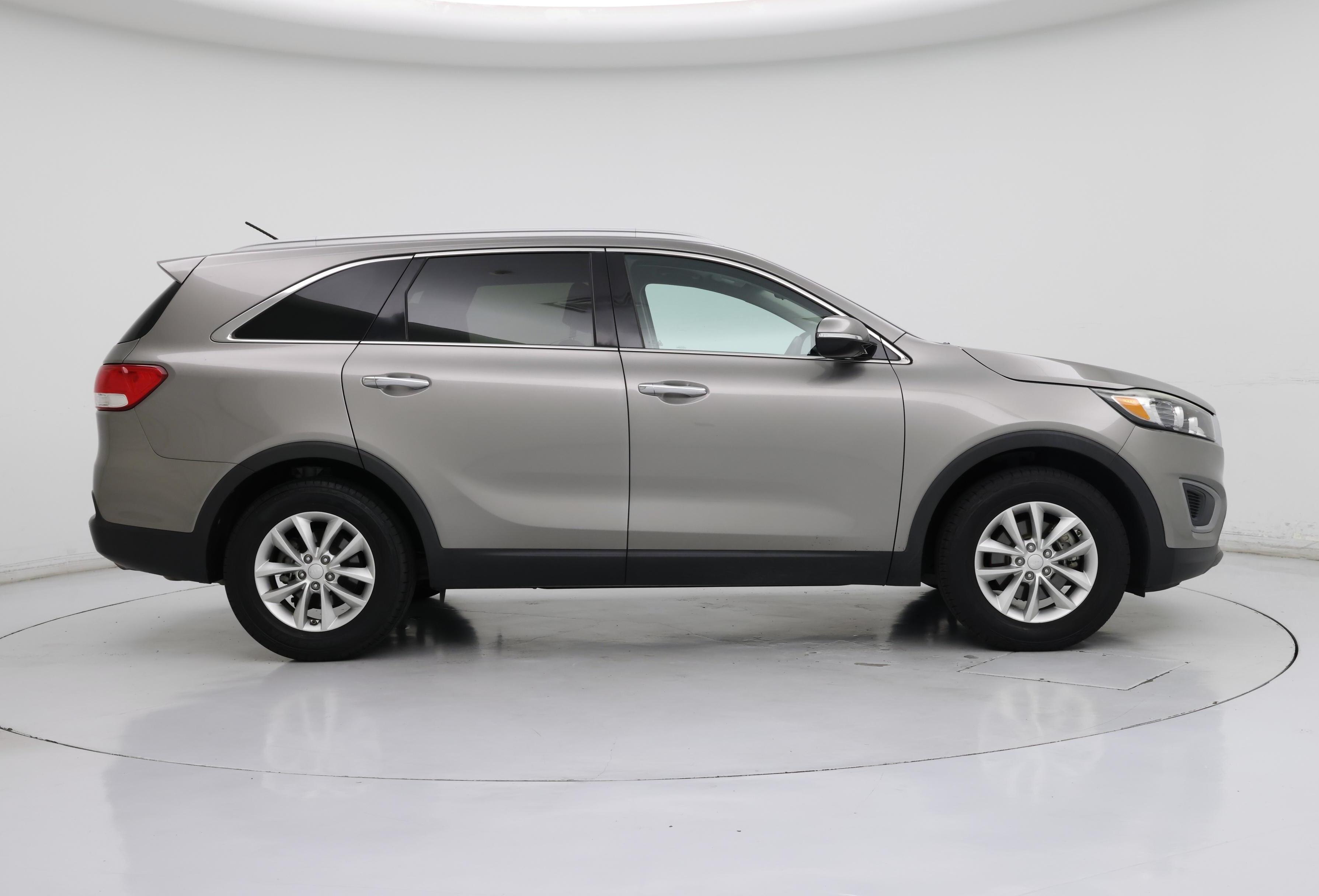 Thumbnail: 2017 Kia Sorento - 7