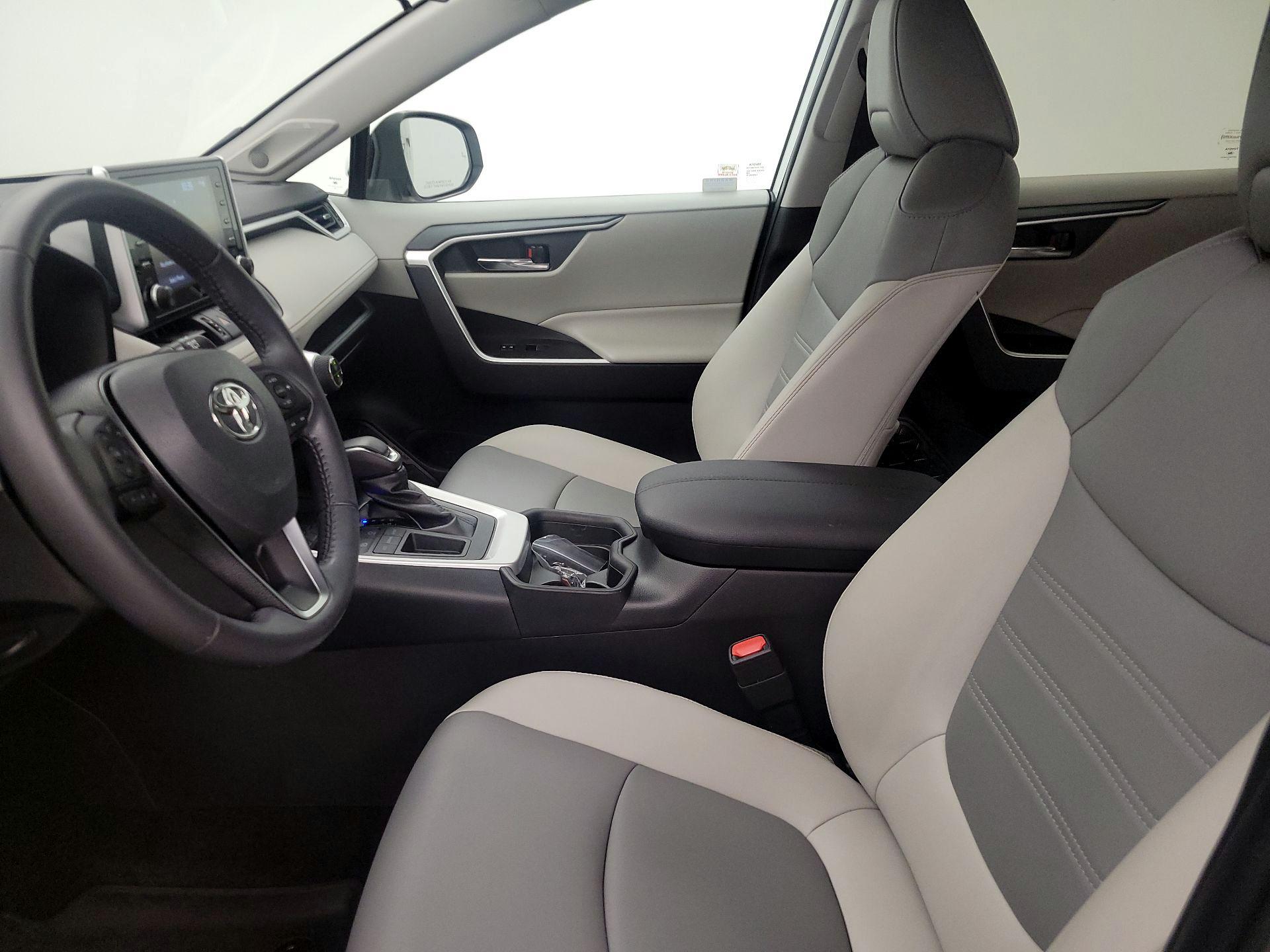 Thumbnail: 2020 Toyota RAV4 - 11